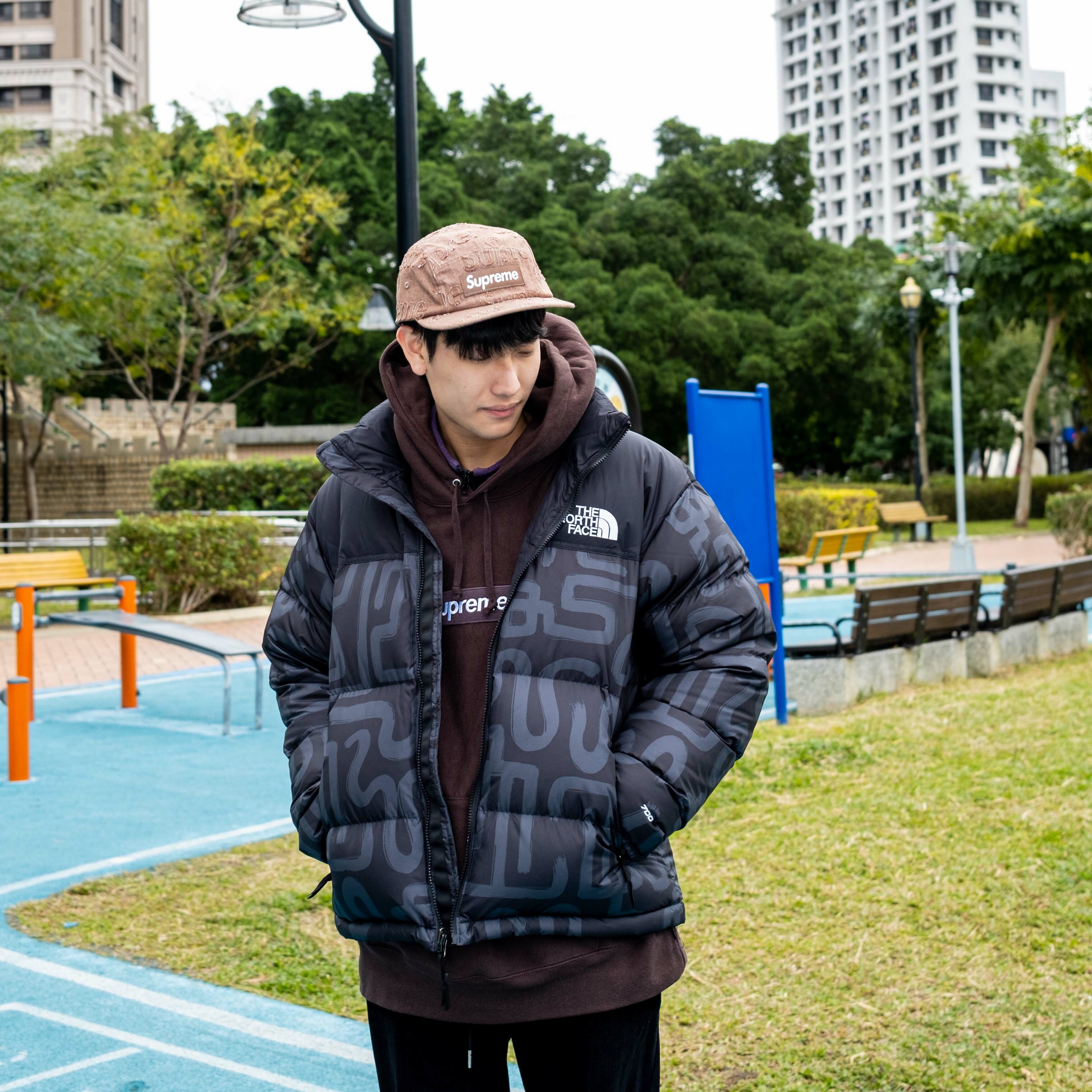 THE NORTH FACE M 1996 RETRO NUPTSE JACKET CNY 蛇年 圖騰 男款 防潑水 鵝絨外套-NF0A3C8D 黑色(8R0)