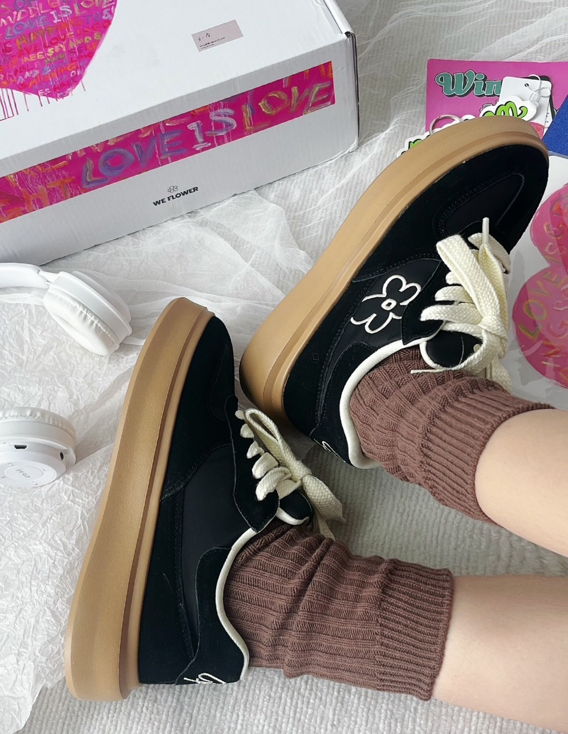 【現貨】WE FLOWER 厚底小花鞋 厚底鞋 增高 焦糖底 小花鞋 黑