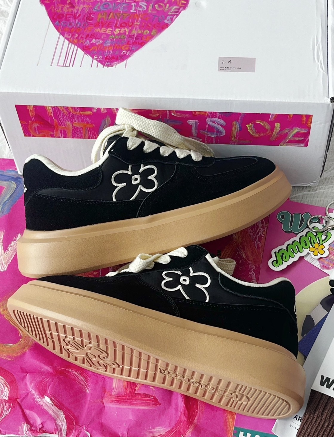 【現貨】WE FLOWER 厚底小花鞋 厚底鞋 增高 焦糖底 小花鞋 黑