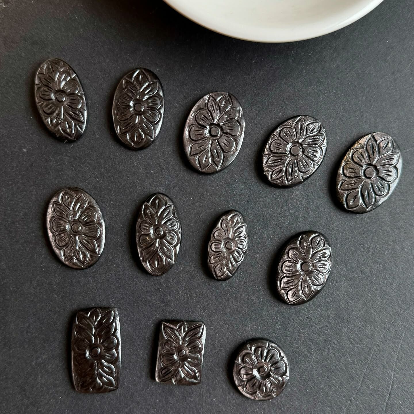 [原石] 金運石 雕花設計 水晶墜面 水晶蛋面