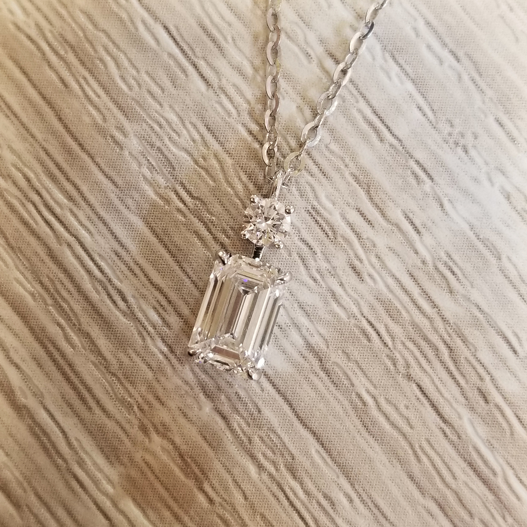 18K白金 實驗室祖母綠培育鑽石頸鏈