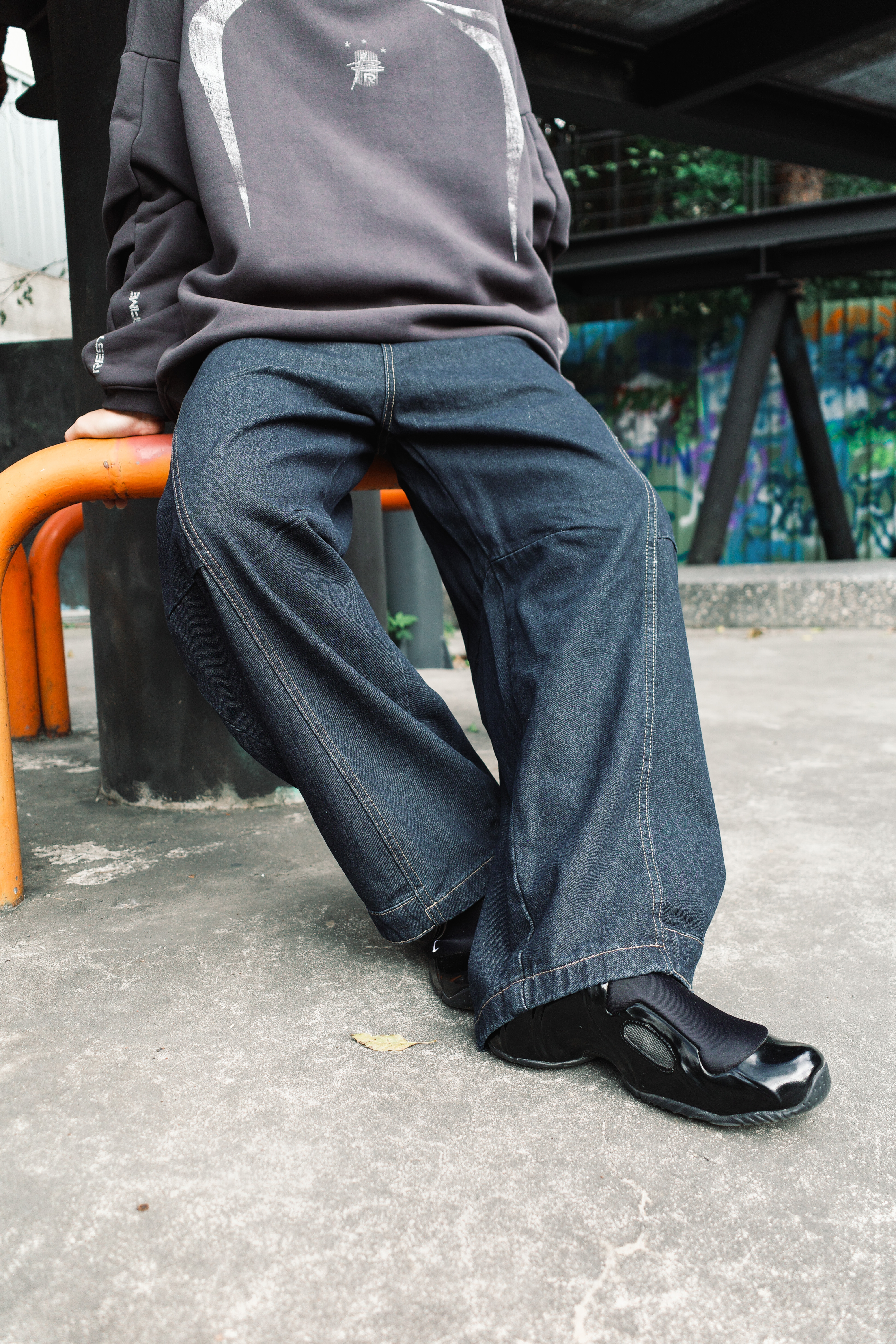 『Always_Good』刺繡 特殊縫線 彎刀 牛仔長褲