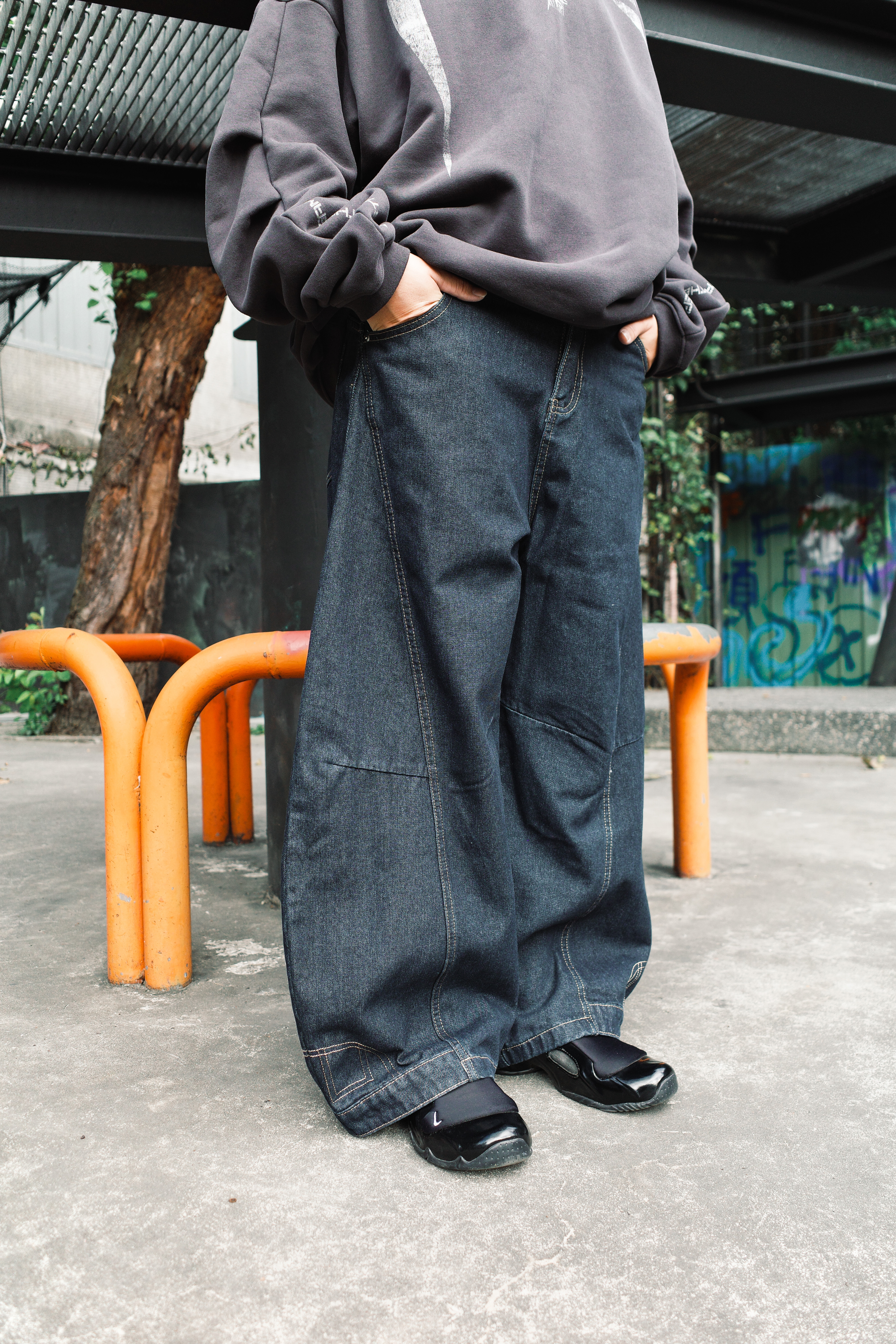 『Always_Good』刺繡 特殊縫線 彎刀 牛仔長褲