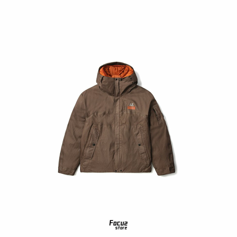 【Focus Store】預購 C.P. COMPANY Logo hooded down jacket "Coffee" 咖啡 雙面羽絨外套