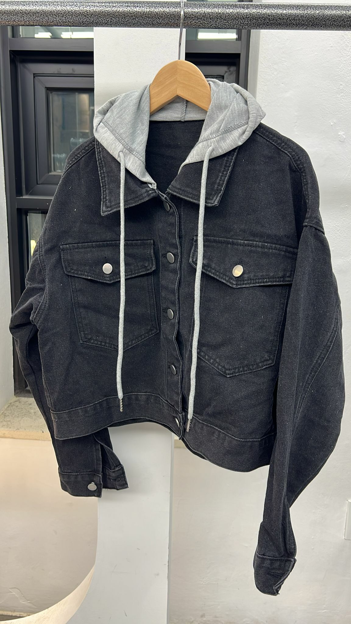 韓國連線 有帽牛仔外套，清貨價貨品，不設退換（K1 F519）