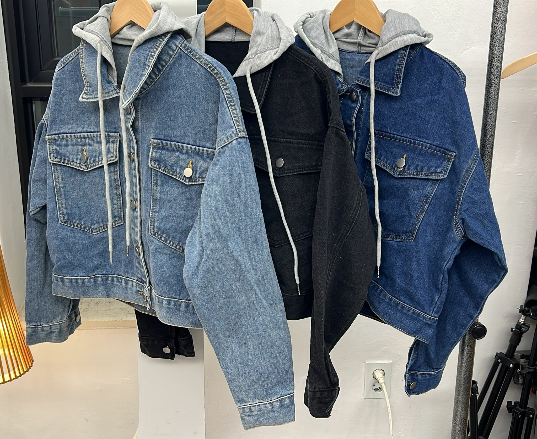 韓國連線 有帽牛仔外套，清貨價貨品，不設退換（K1 F519）