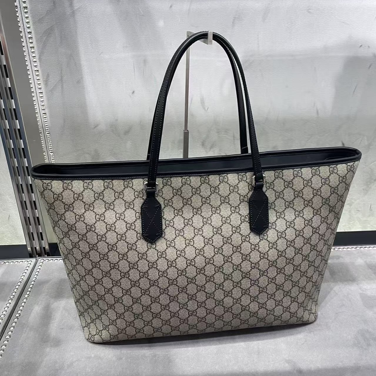 Gucci GG supreme tote bag with zip
