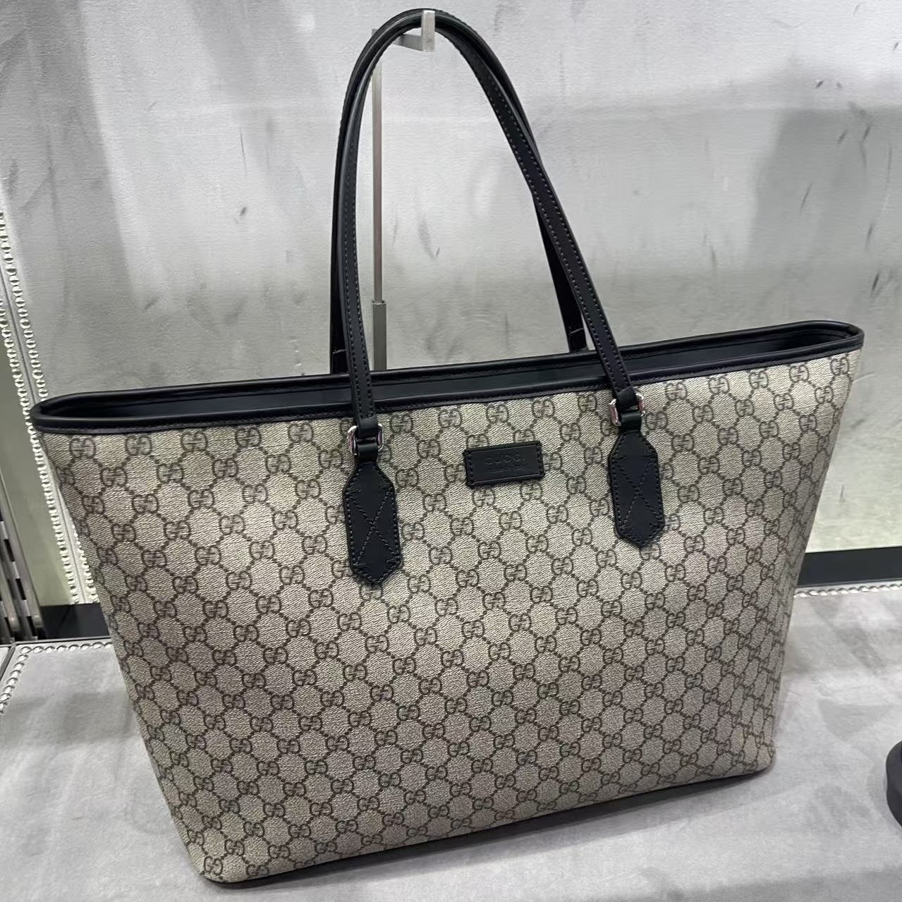 Gucci GG supreme tote bag with zip