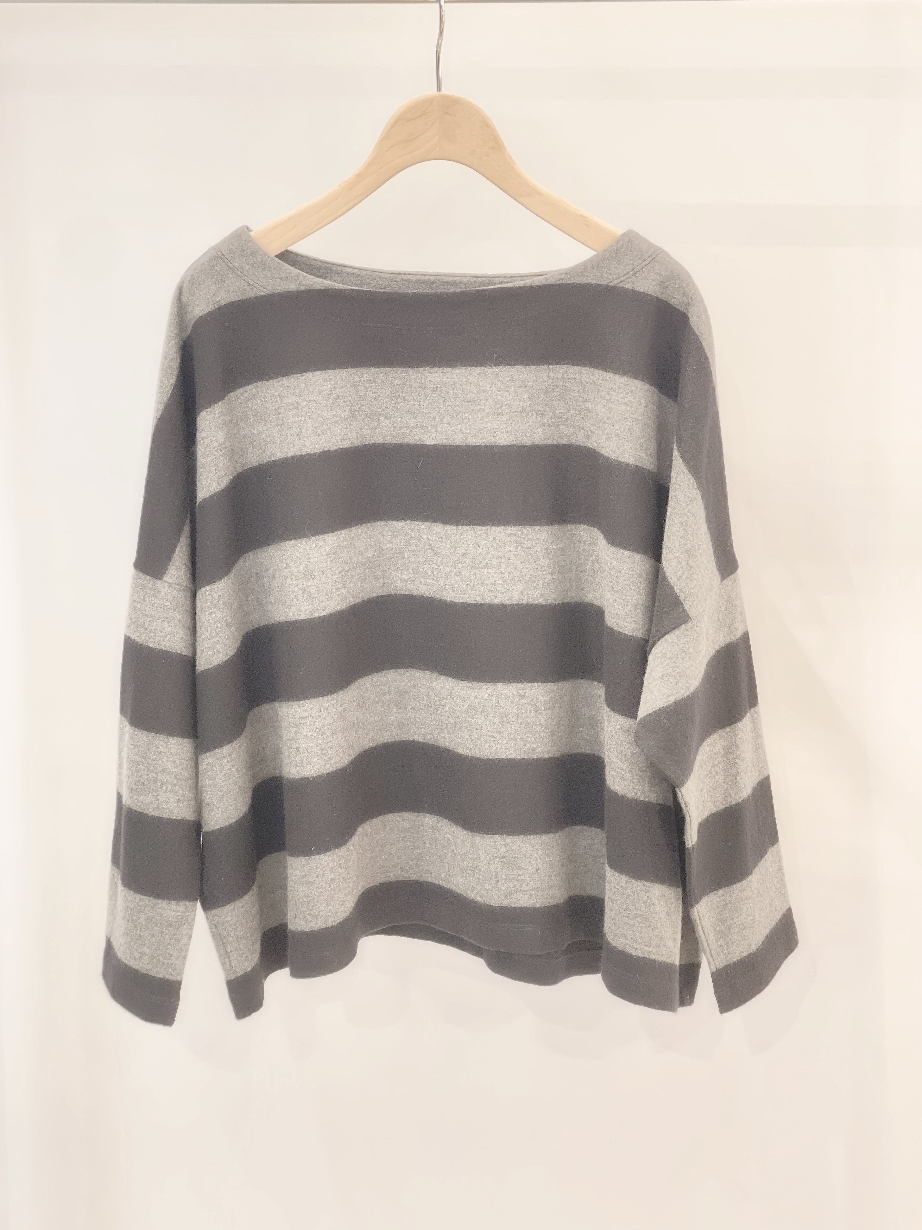 寬橫條毛料上衣