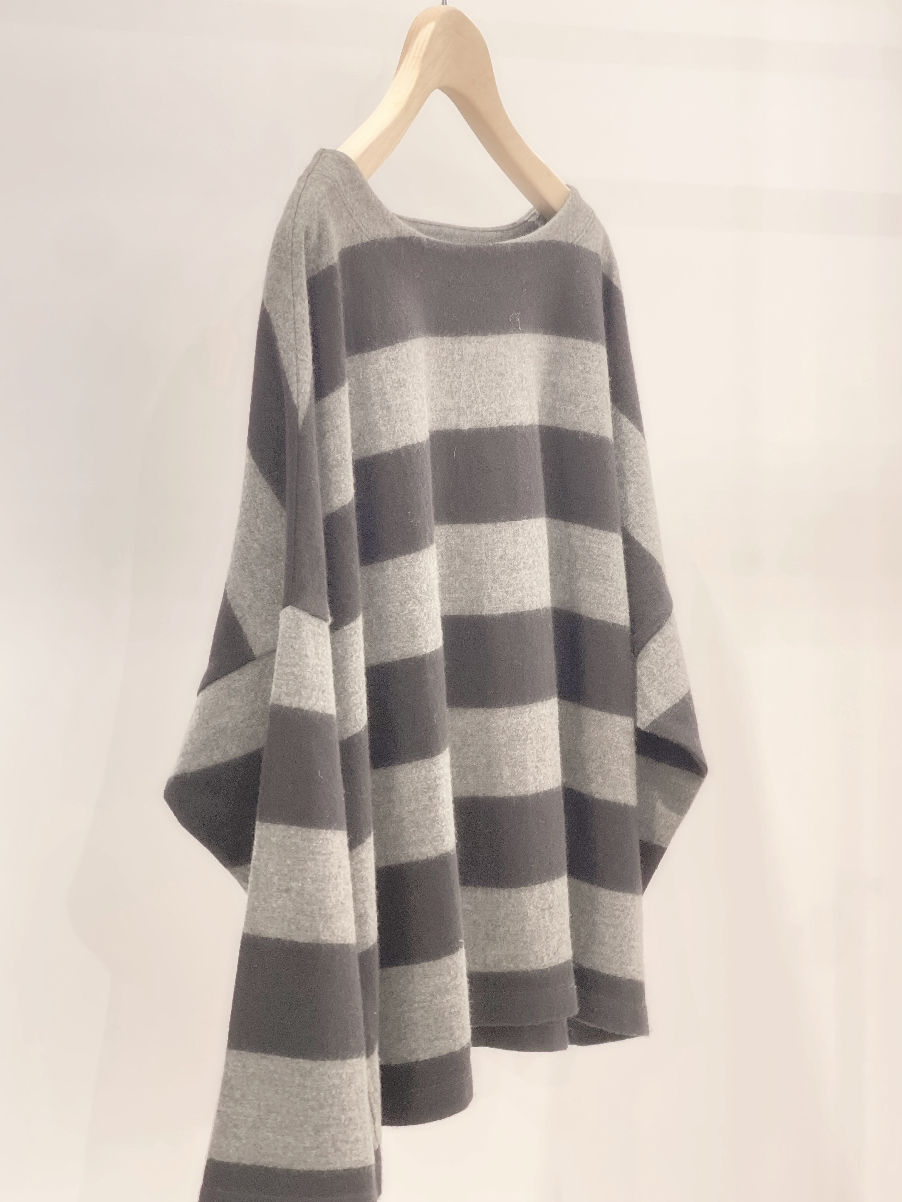 寬橫條毛料上衣