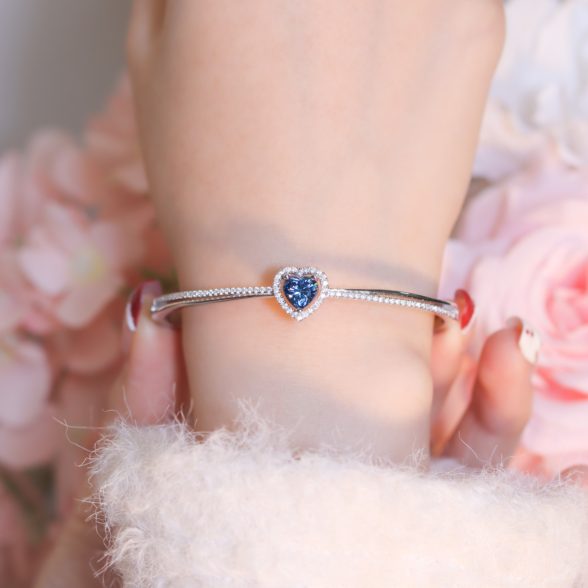 | 925純銀・ 厚鍍白金 ・莫桑石 | 最深的愛意手鐲 (白色/藍色) | BR1243 |