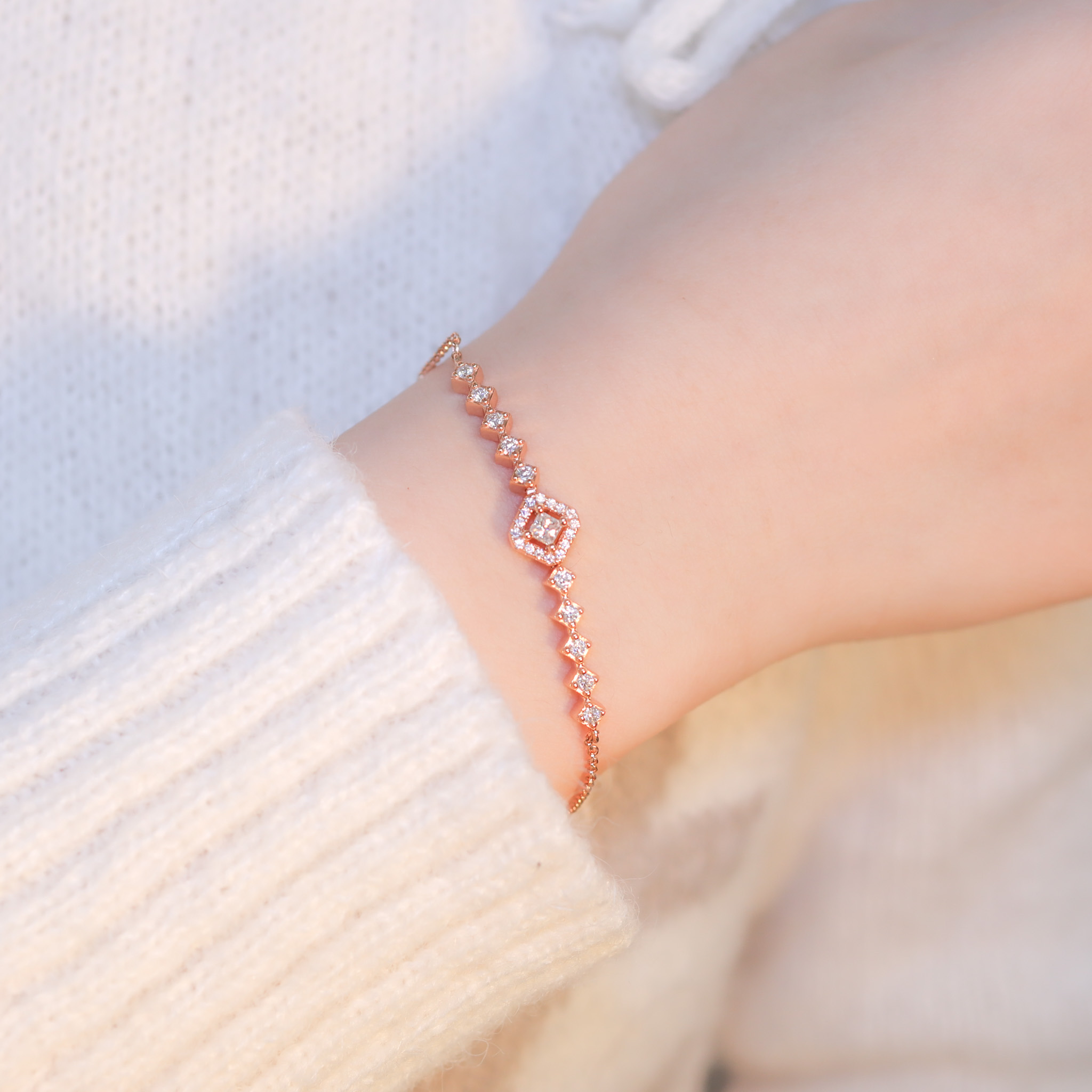 | 925純銀・厚鍍白金・厚鍍玫瑰金・莫桑石 | 靠近甜夢手鏈 (銀/玫瑰金) | BR1244 |