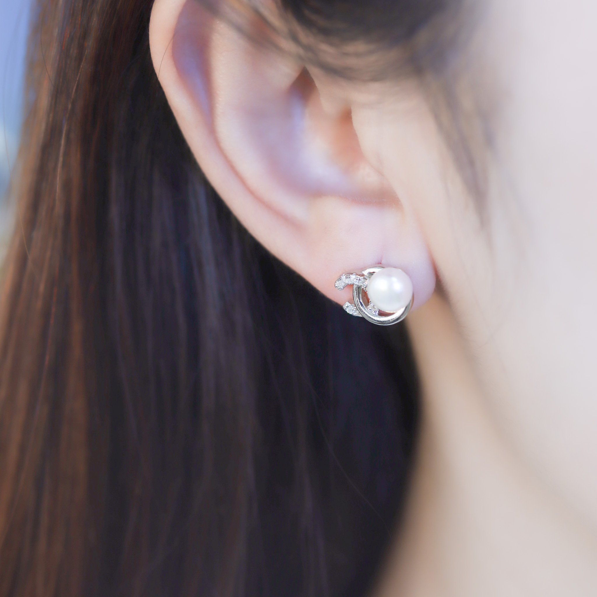 | 925純銀・白金・莫桑石・珍珠 | 挽手走下去珍珠耳環 | EA0904 |