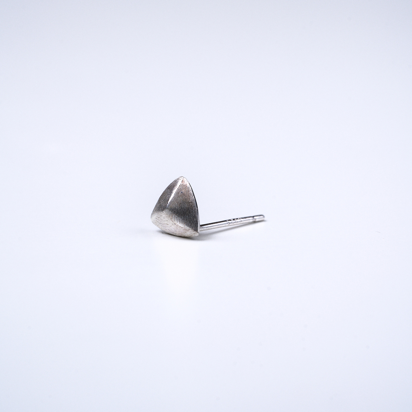 【BLUZ】R-113 復古三角拉絲耳針