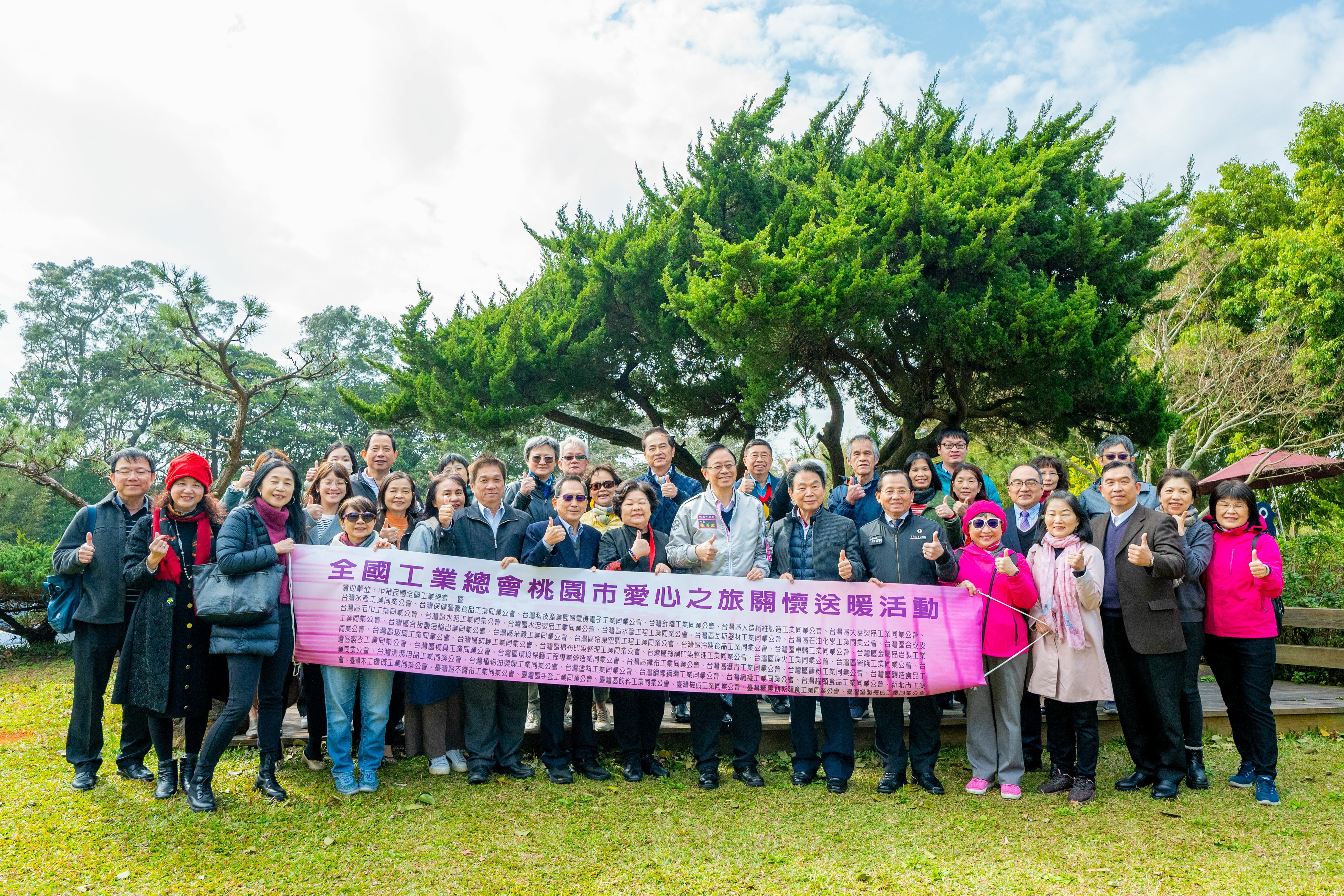 愛心活動,關懷社福機構,企業寒冬送暖,襪子贈暖