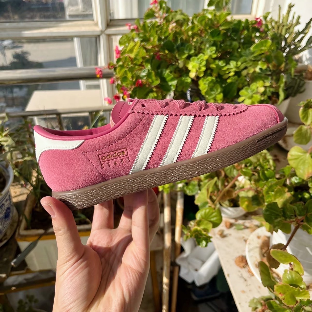 ADIDAS ORIGINALS STADT 麂皮草莓熊 JR9551