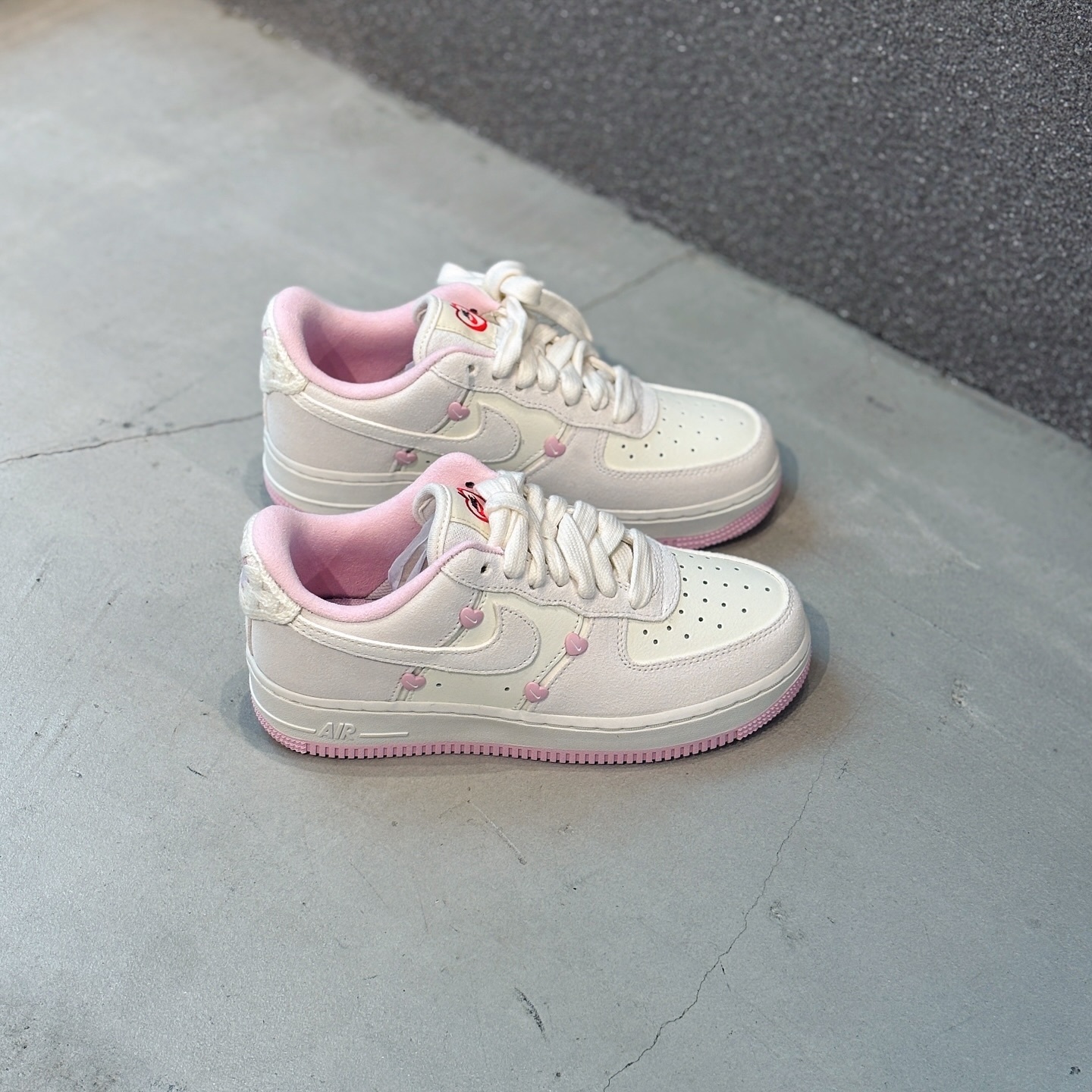 Nike Air Force 1 日本新款 情人節限定 白粉 愛心款 多勾勾 HV5992-111