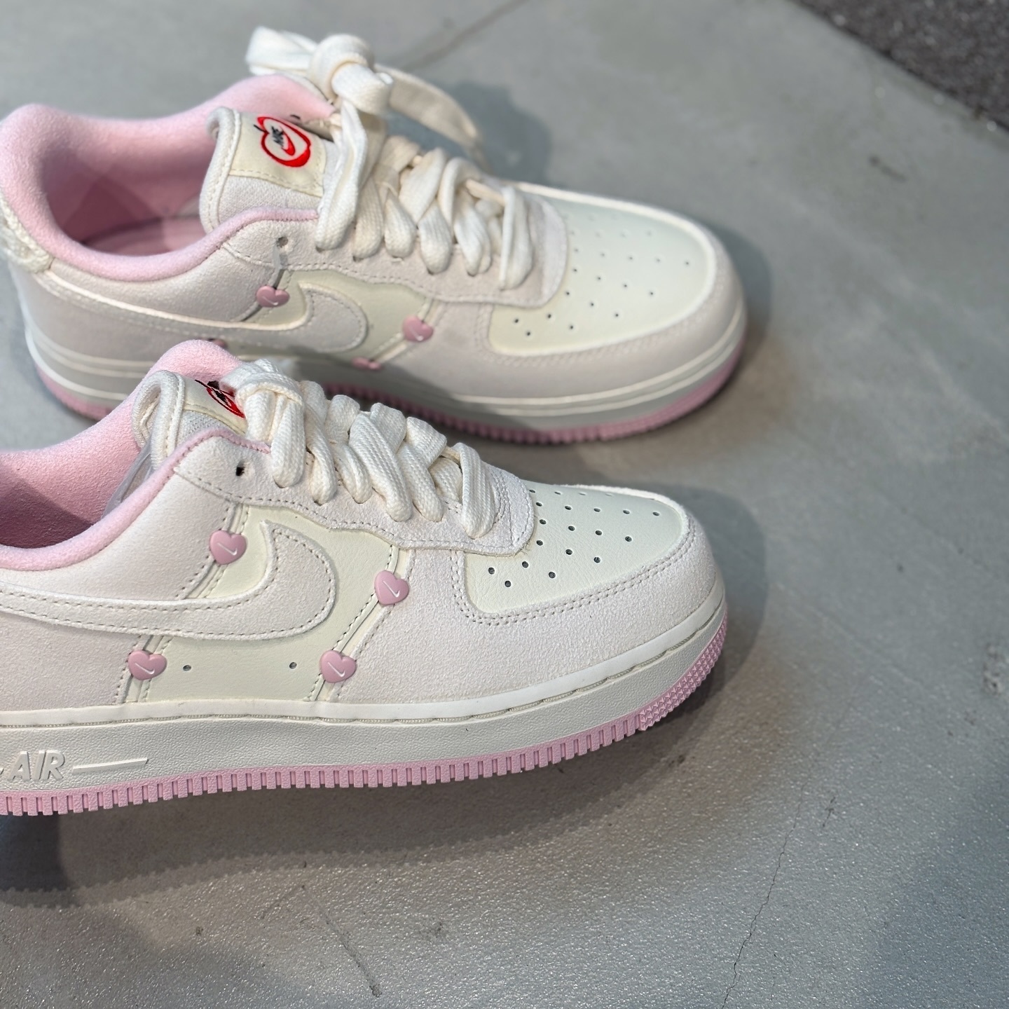Nike Air Force 1 日本新款 情人節限定 白粉 愛心款 多勾勾 HV5992-111