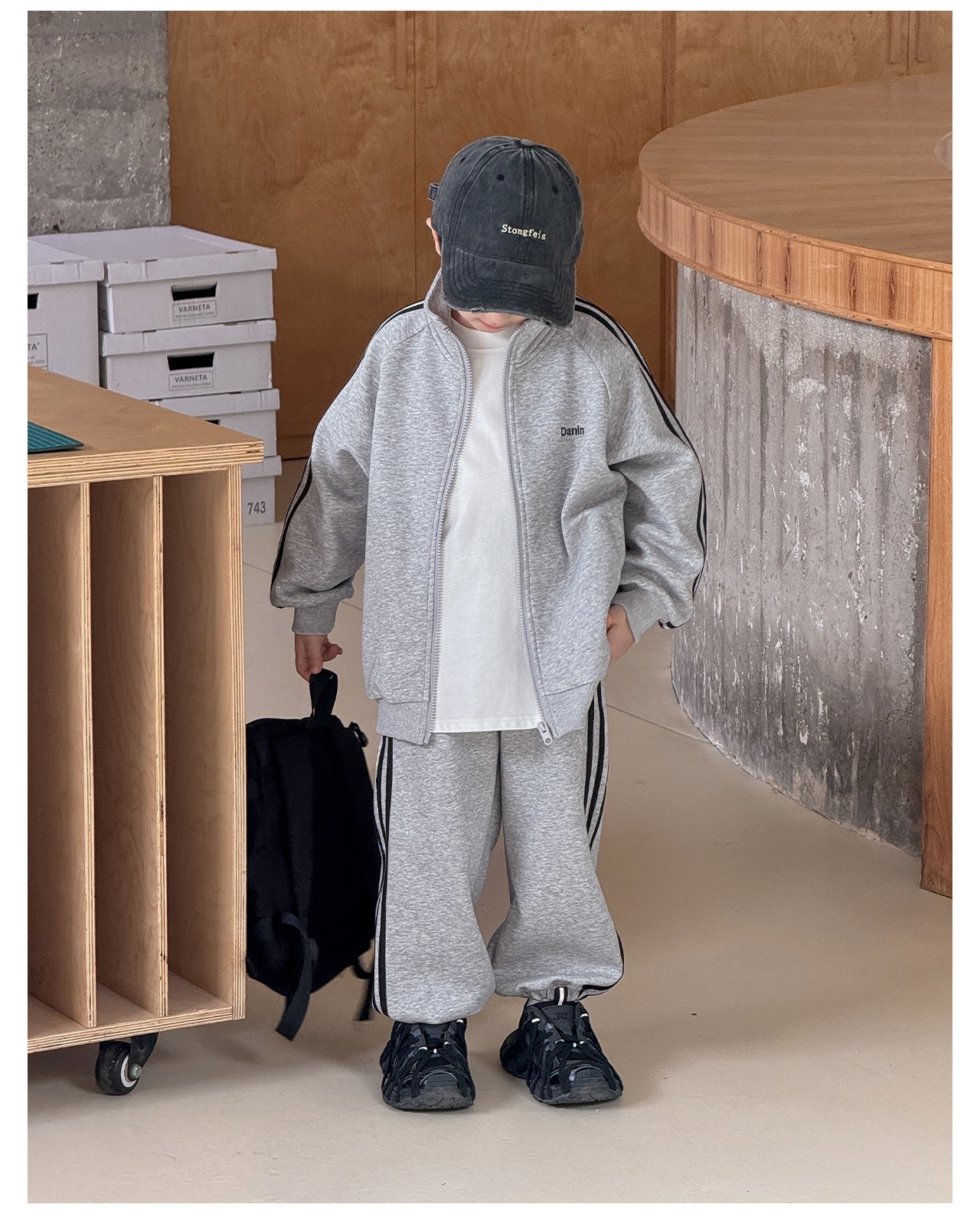 三色側邊條紋運動套裝