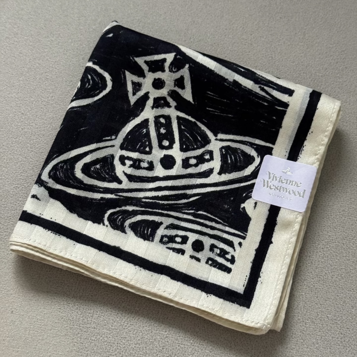 現貨┃日本製 VIVIENNE WESTWOOD 土星 塗鴉 方巾 絲巾