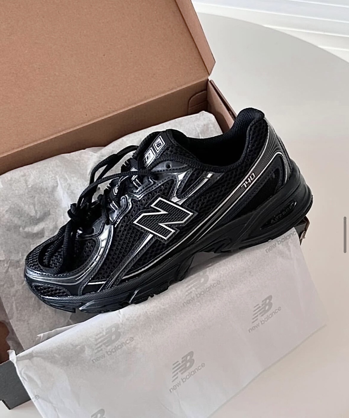 <官網限定> New Balance 740 復古黑銀