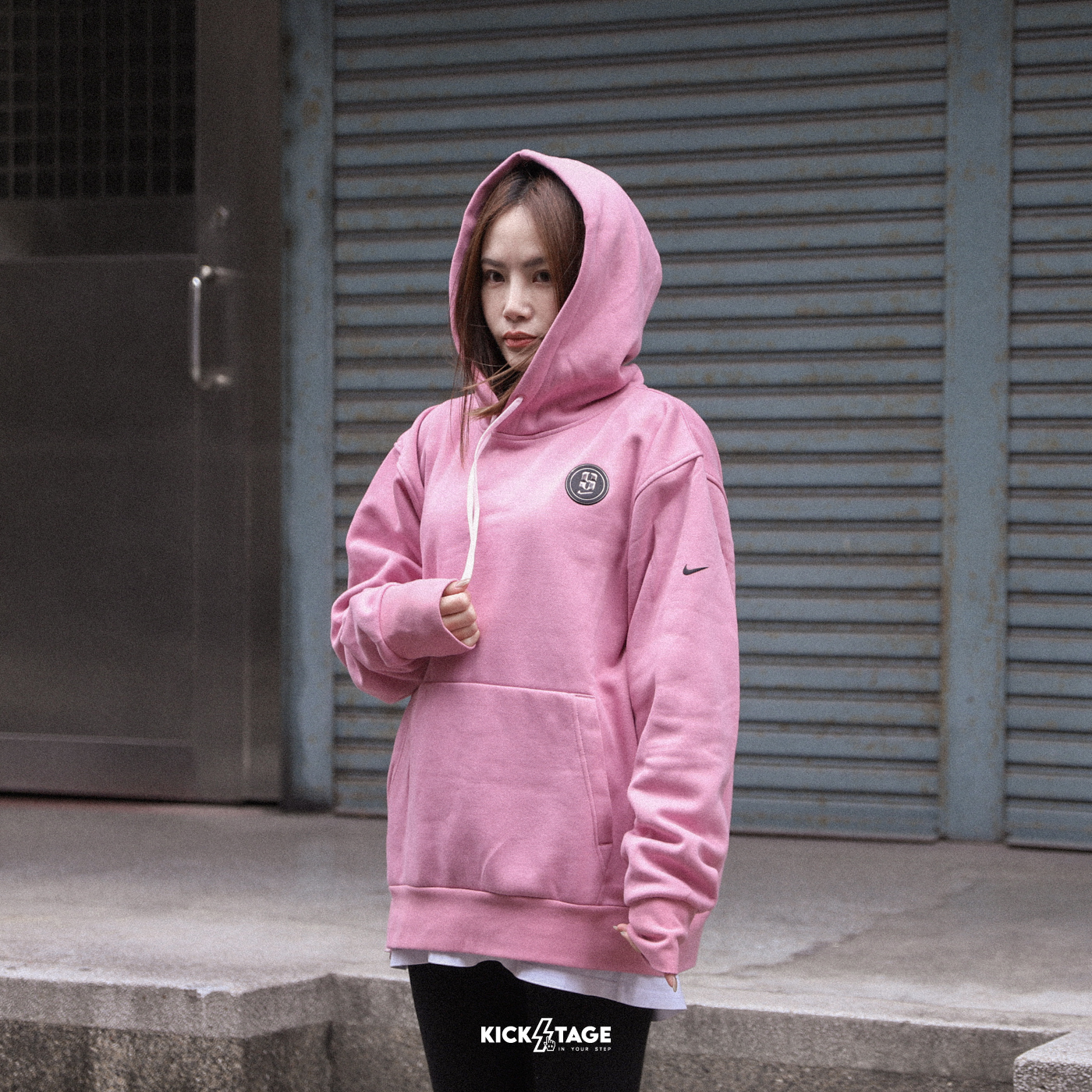 男女款 NIKE SABRINA SIGNATURE HOODIE 粉色 刷毛 胸前LOGO 小刺繡 側開拉鍊 長袖 帽T【FV3206】