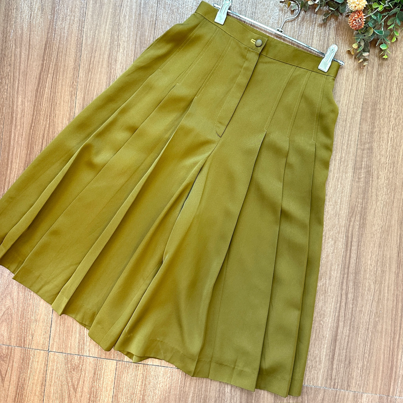 復古感泥黃色打褶闊褲