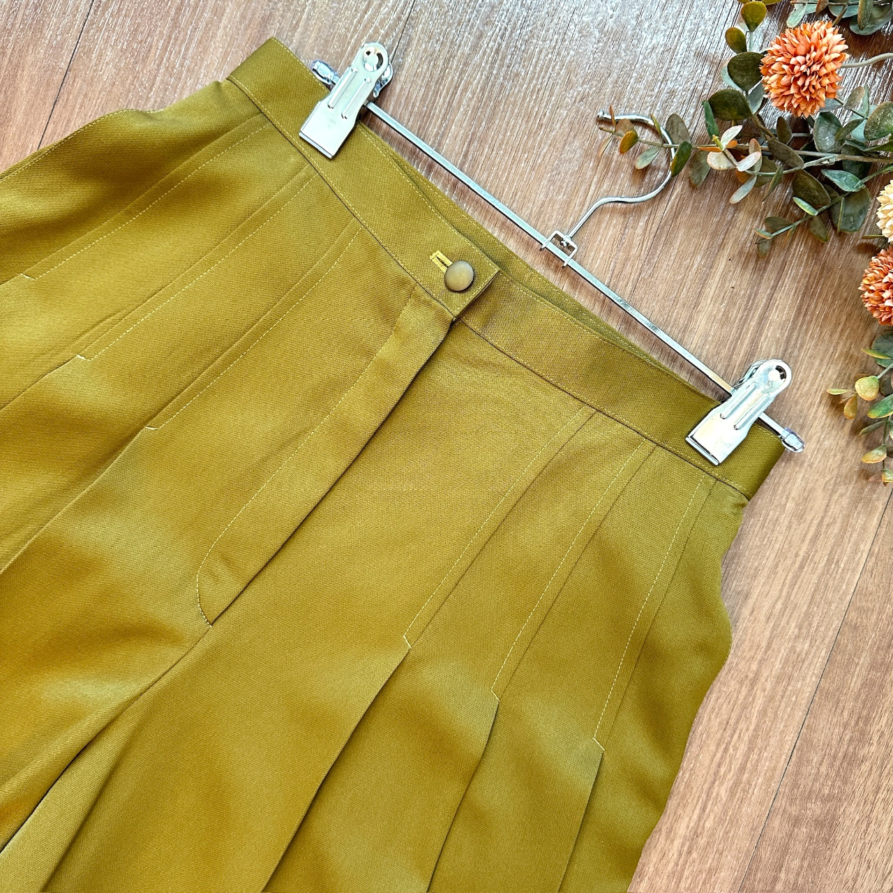 復古感泥黃色打褶闊褲