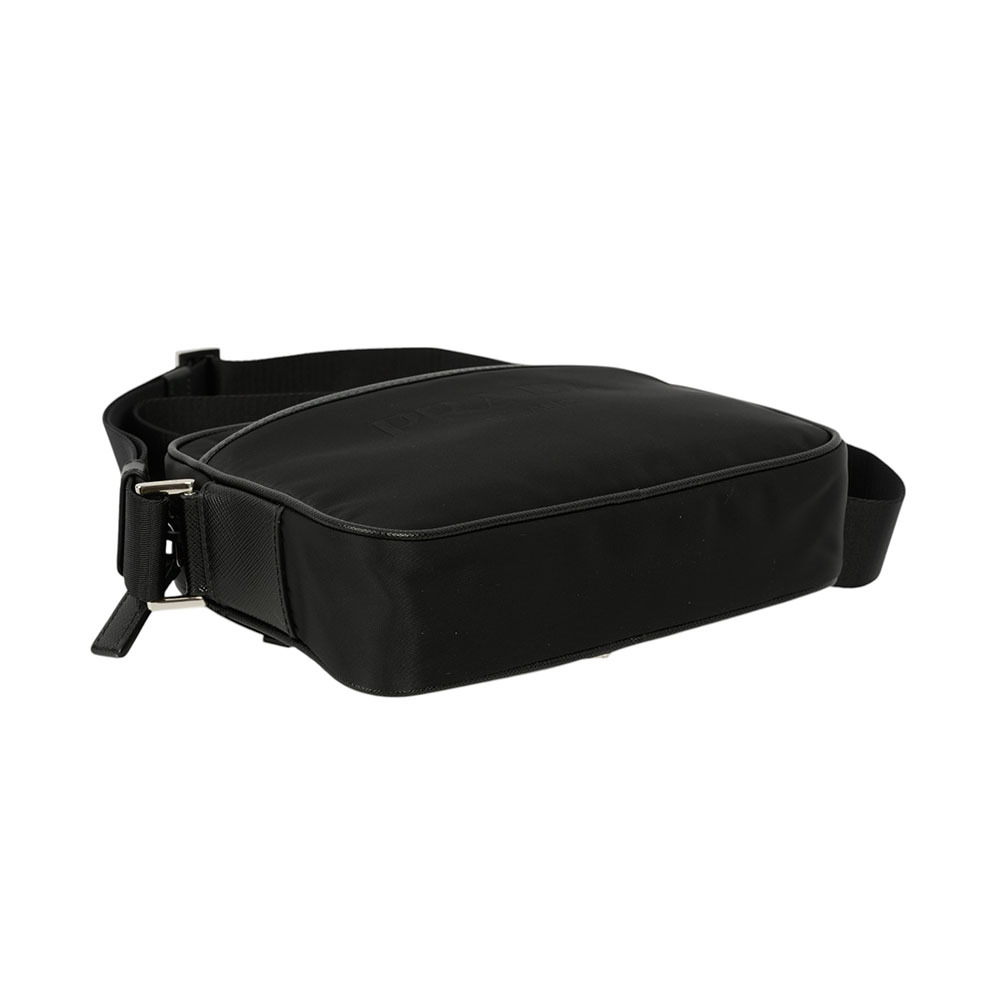 刺繡及三角牌Logo 雙面可用尼龍拉鍊斜背包(黑色) 2VH144 2FMO F0002