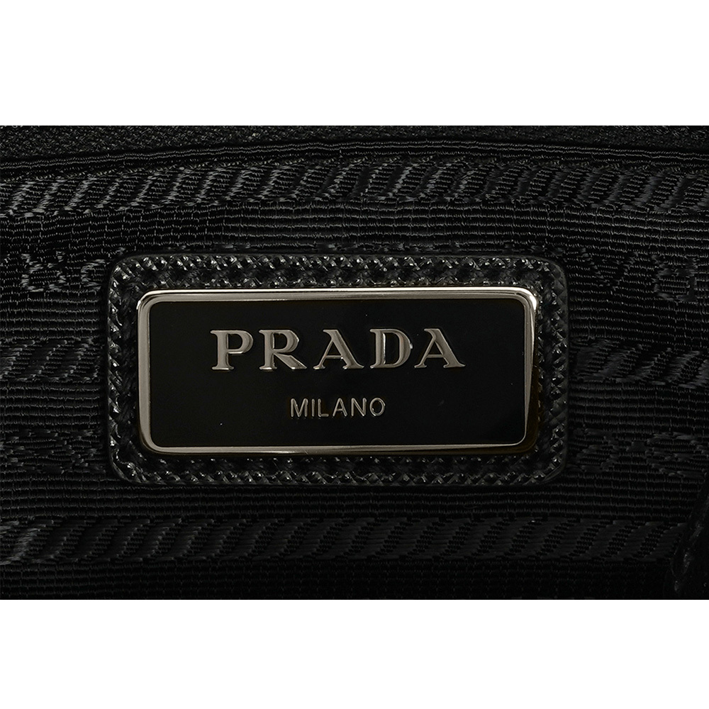 刺繡及三角牌Logo 雙面可用尼龍拉鍊斜背包(黑色) 2VH144 2FMO F0002