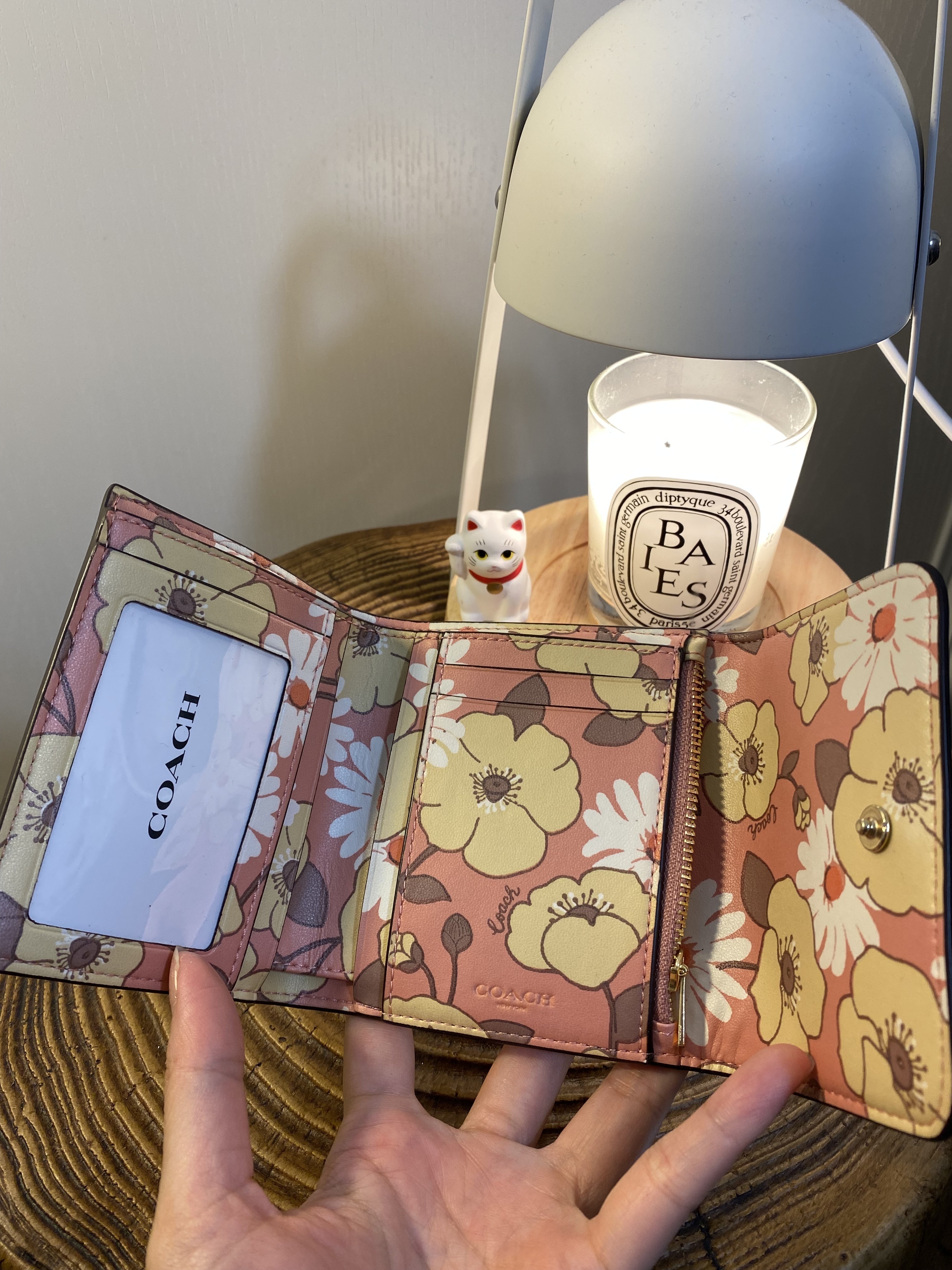 美國現貨 Coach Trifold Wallet with Floral - White