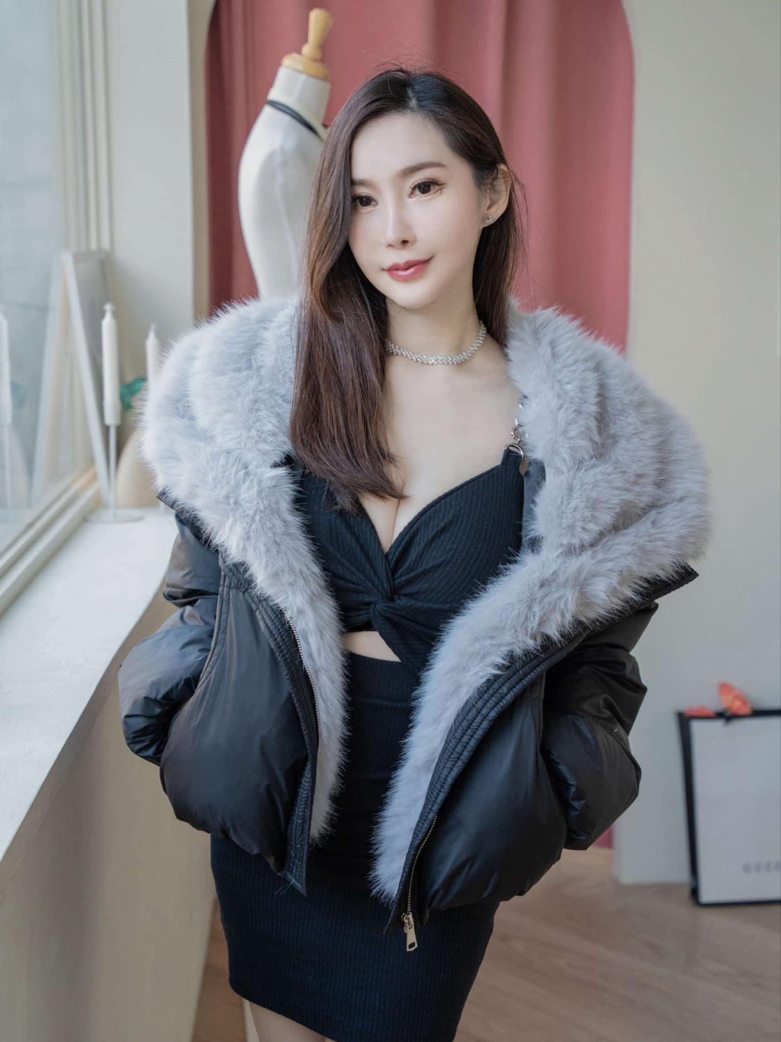 🤍華麗澎澎毛領羽絨外套（黑色均碼）