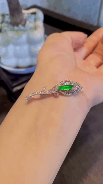 13825 翡翠龍石種胸針