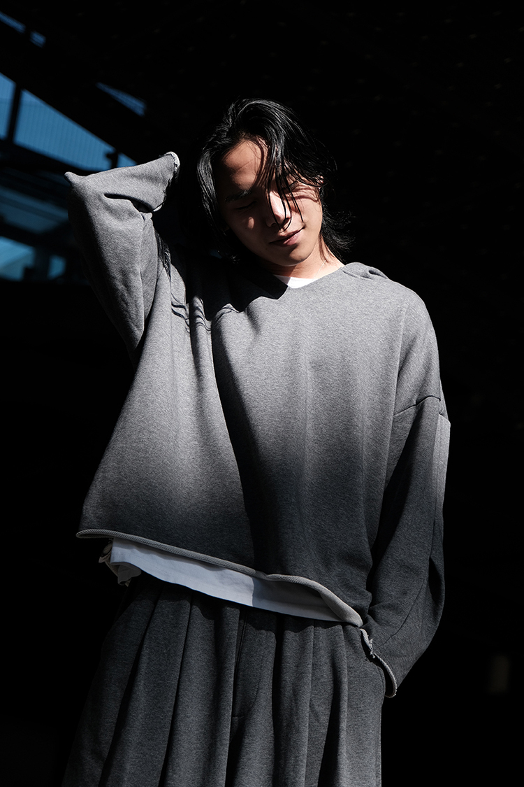 NURARI 不修邊V領連帽長袖罩衫 純棉 深灰 24 A/W 24- Em. Jinsei V neck smock