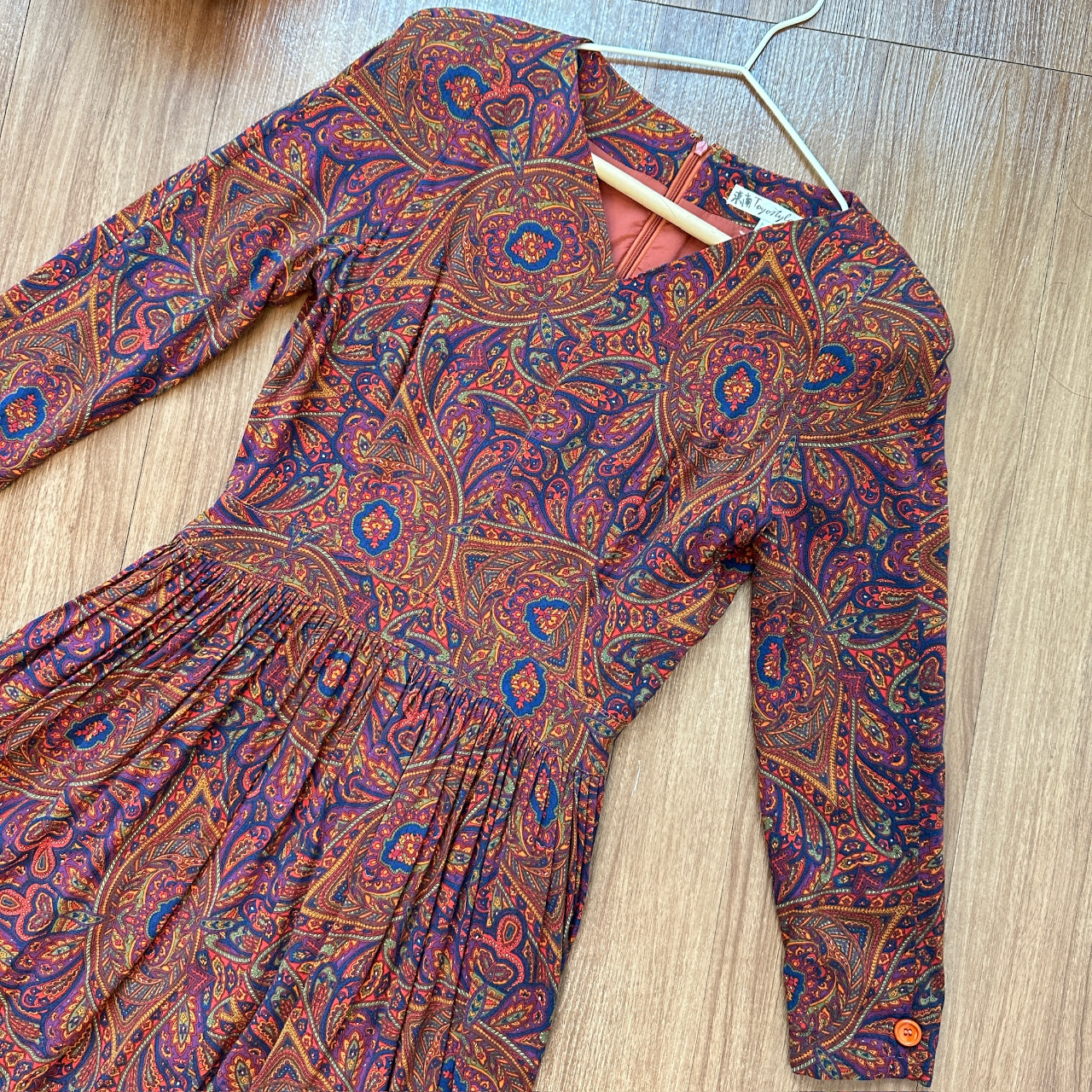 橙紅色大腰果花古著連身裙