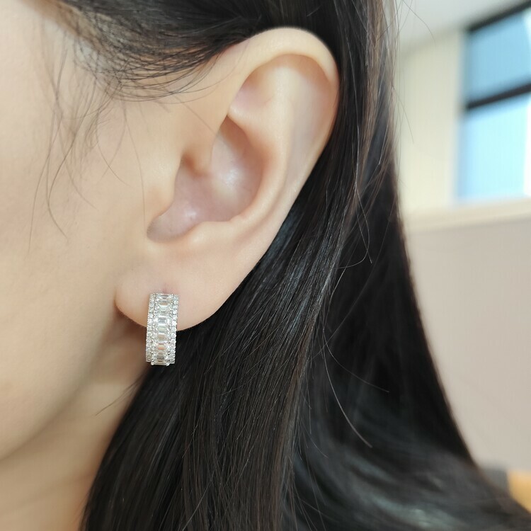 18K白金祖母綠切割鑽石圈形耳環