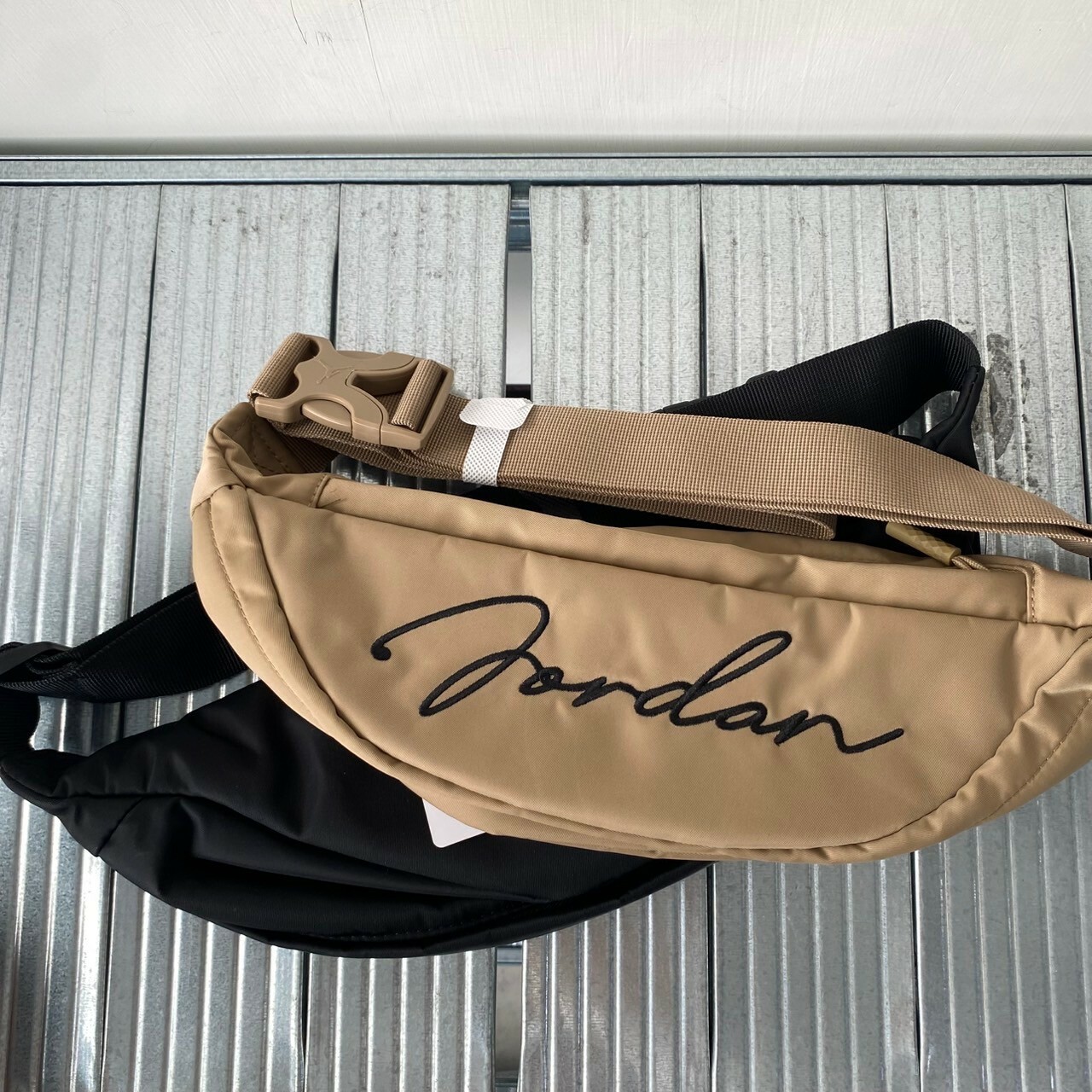 Nike Jordan 半月型腰包 IB8468-010/IB8468-240