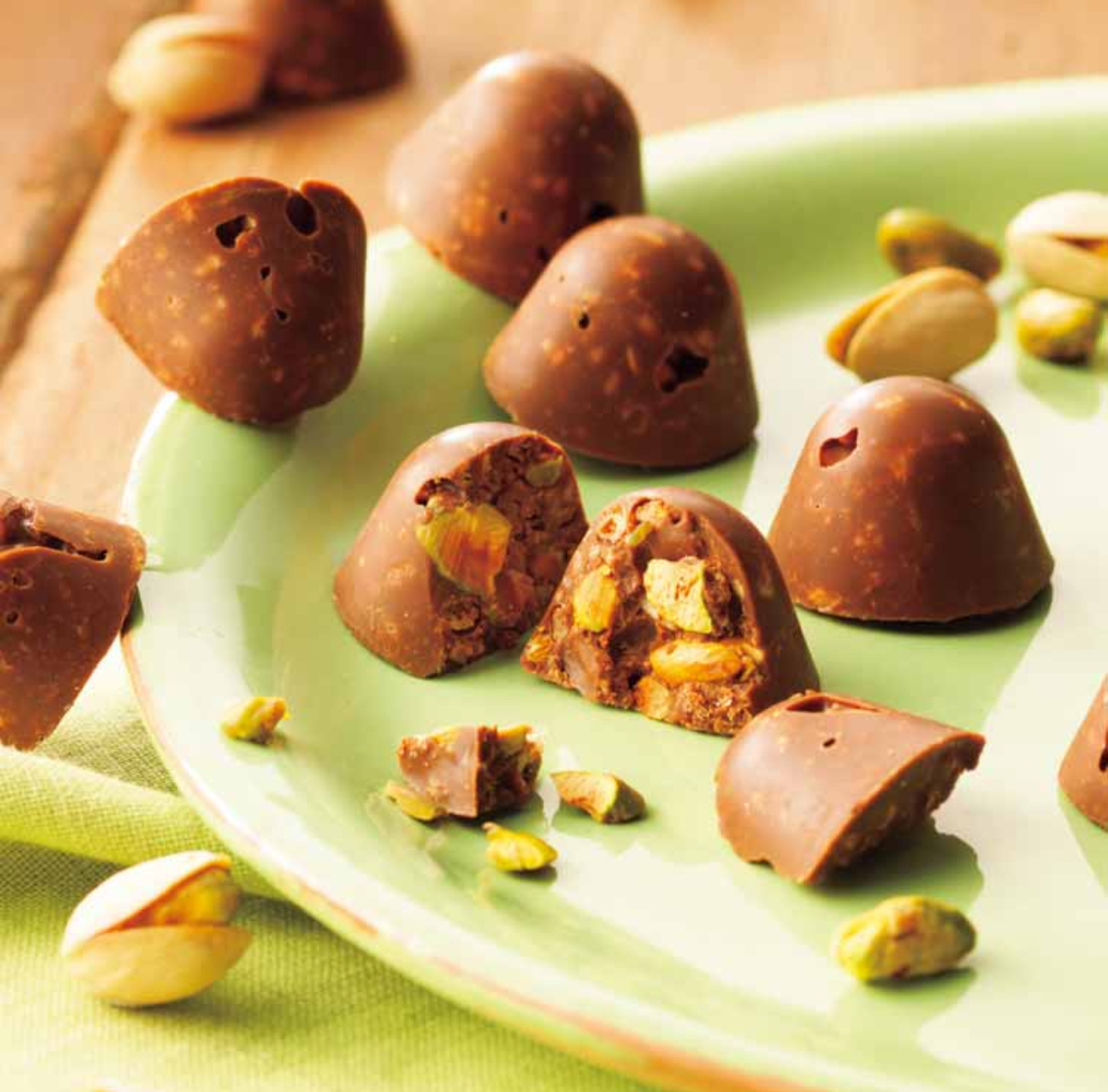 【預購】 J0121902 ROYCE’ 開心果朱古力 15粒裝