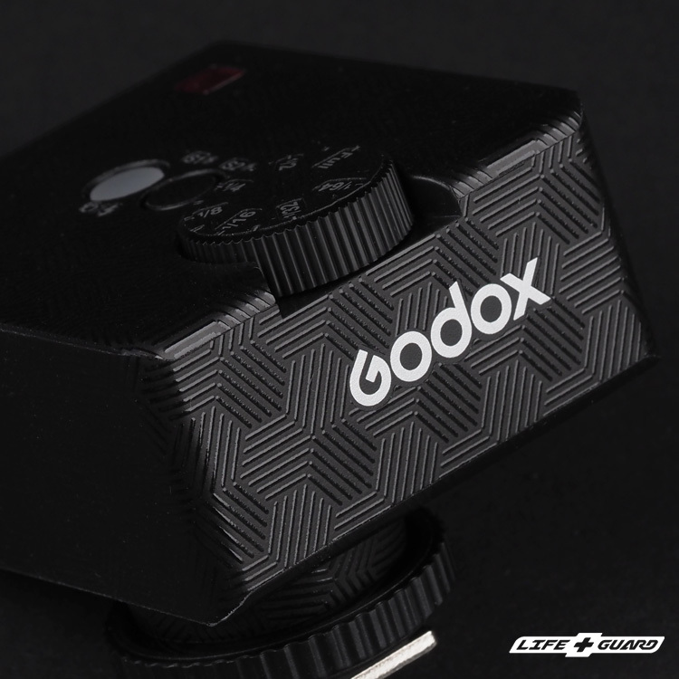 六角光幻貼膜質感特寫，LIFE+GUARD 設計風格