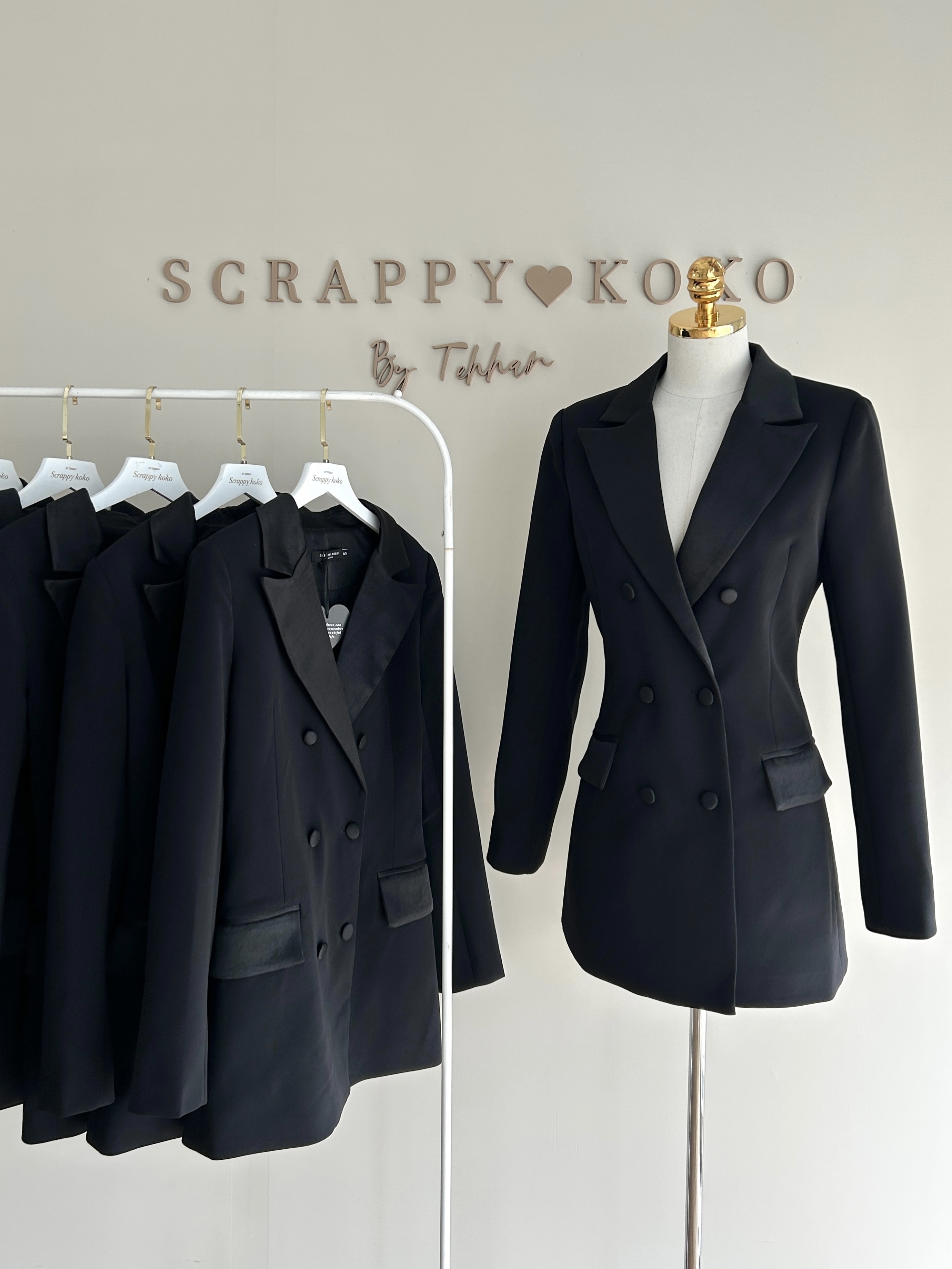 Vogue 職場菁英 俐落感修身西裝外套