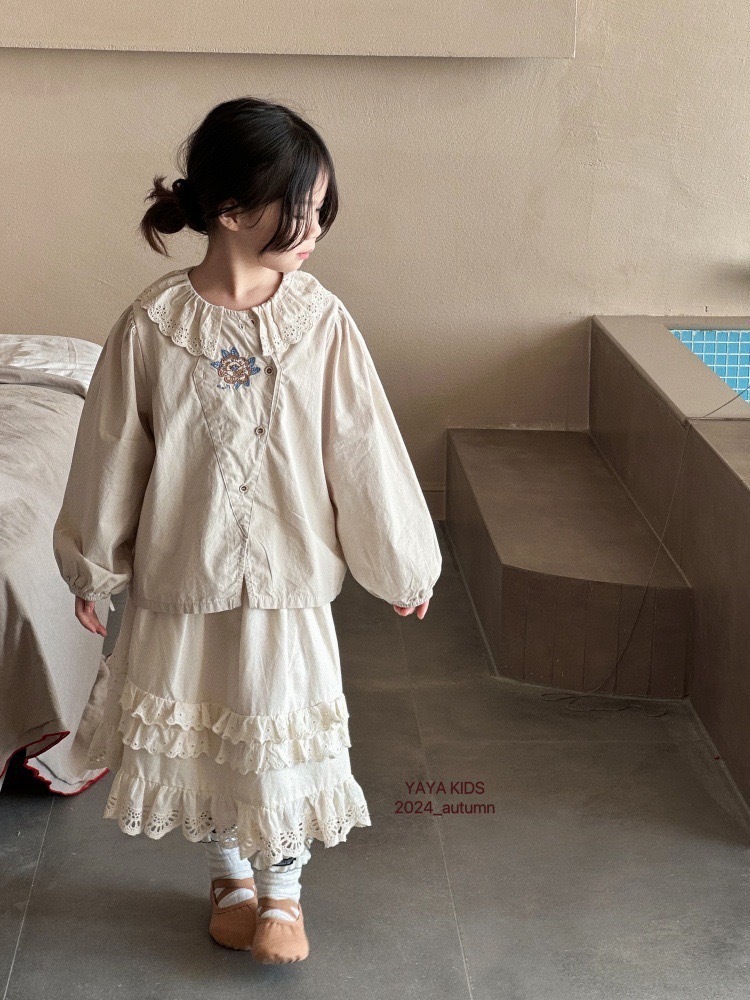 森系刺繡花翻領上衣