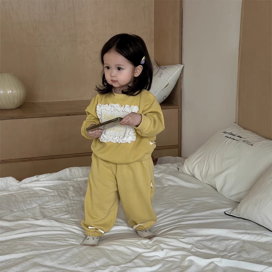 英字花邊拼接布休閒上衣