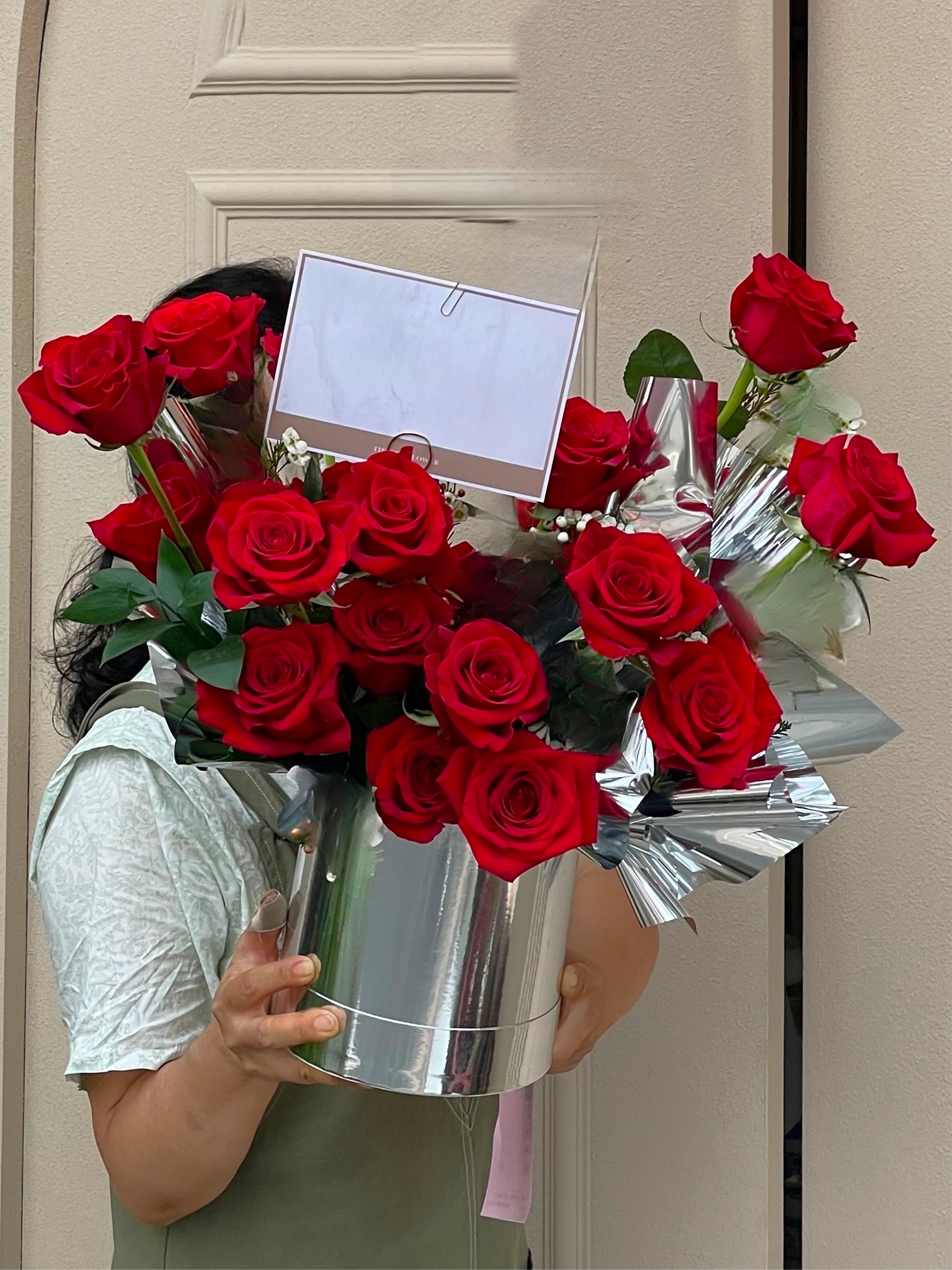 【限量贈 𝔾𝕠𝕕𝕚𝕧𝕒 】花園裡的 𝔾𝕠𝕕𝕚𝕧𝕒 與 紅玫瑰