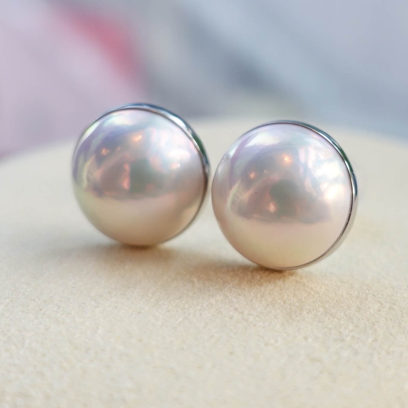 18K金日本稀有極光炫彩白馬貝珠耳釘 -圓形 (12-13mm)