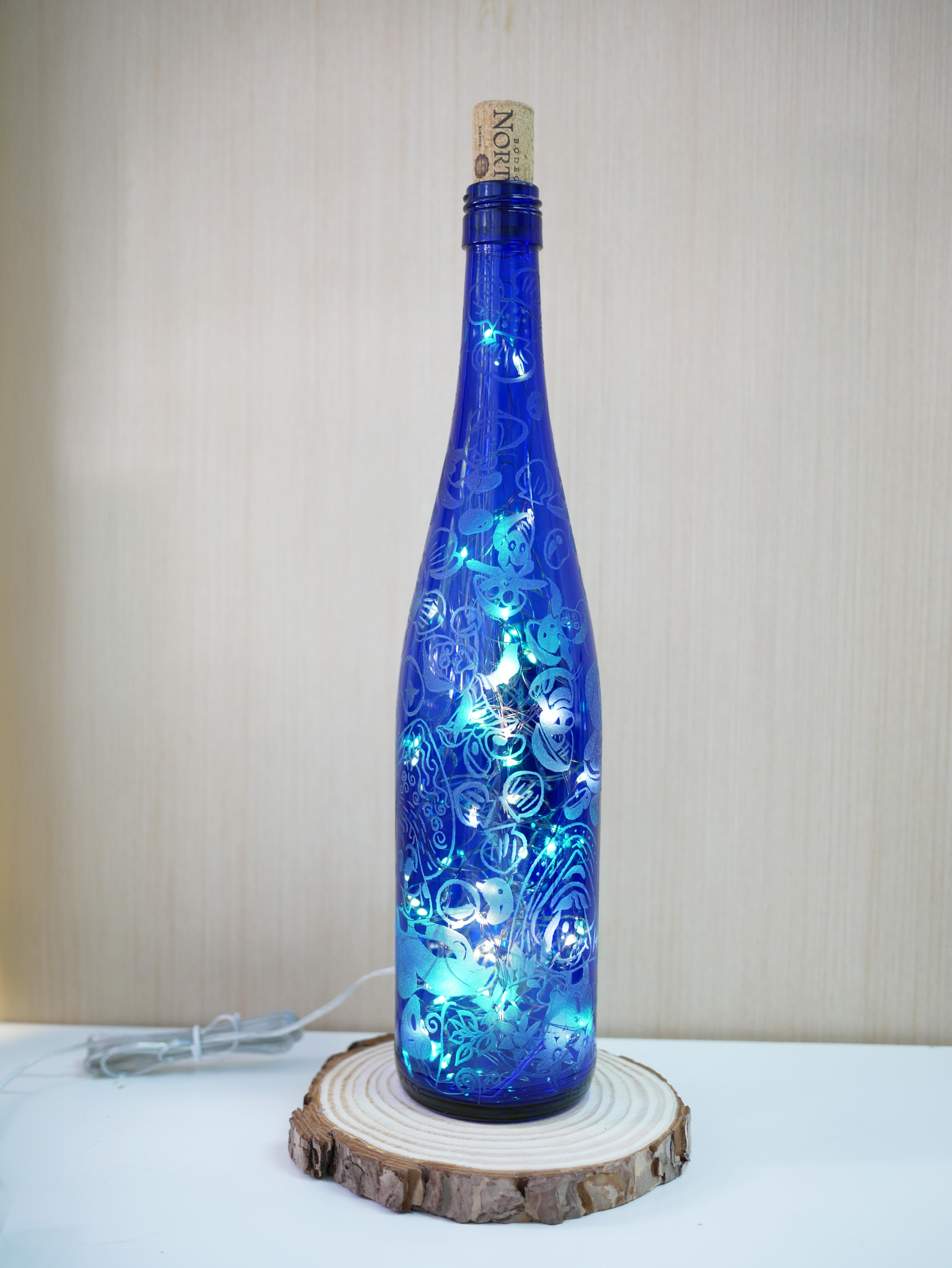 Joy Ko系列：生蠔家族雕刻玻璃樽燈