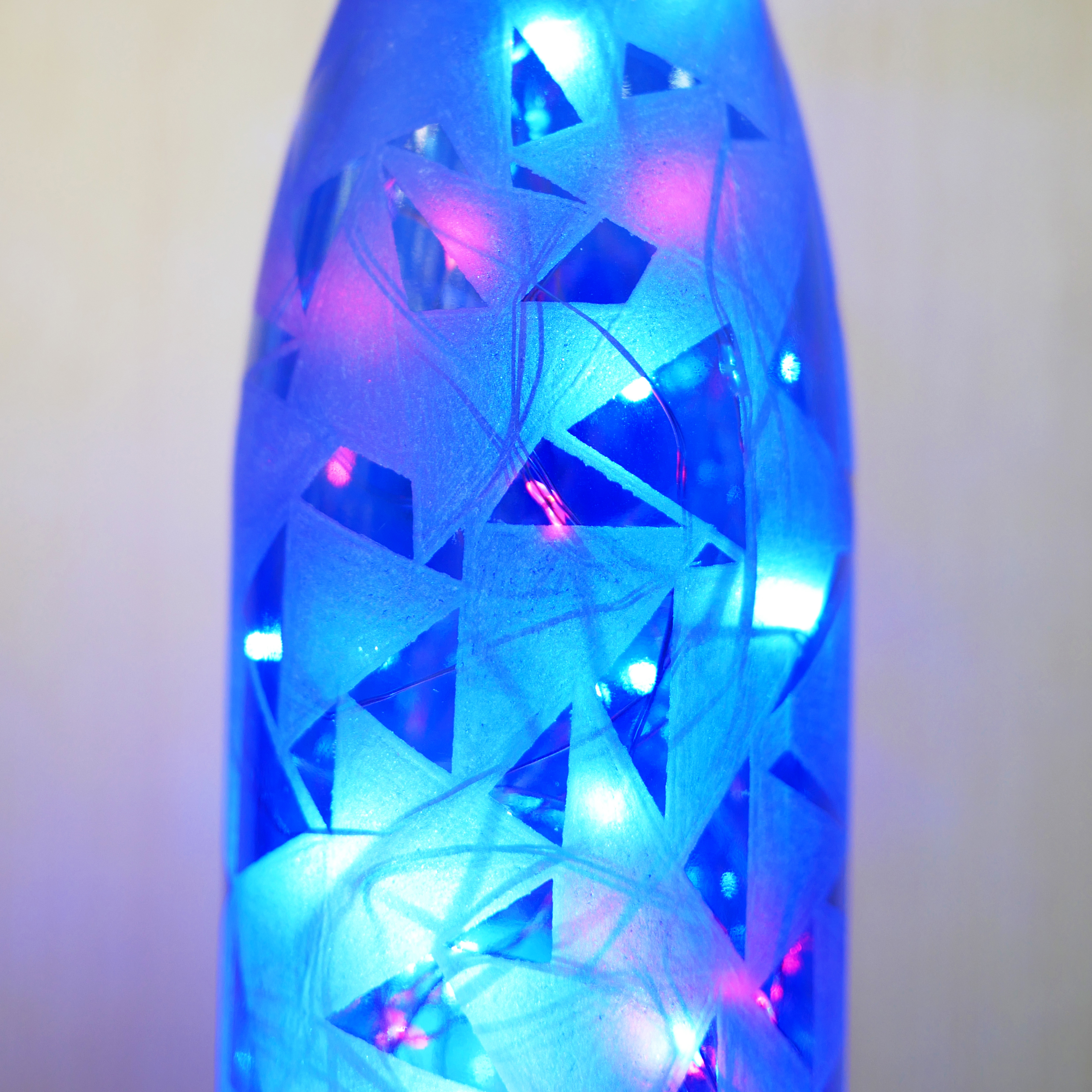 禪繞雕刻玻璃樽燈(三角形)