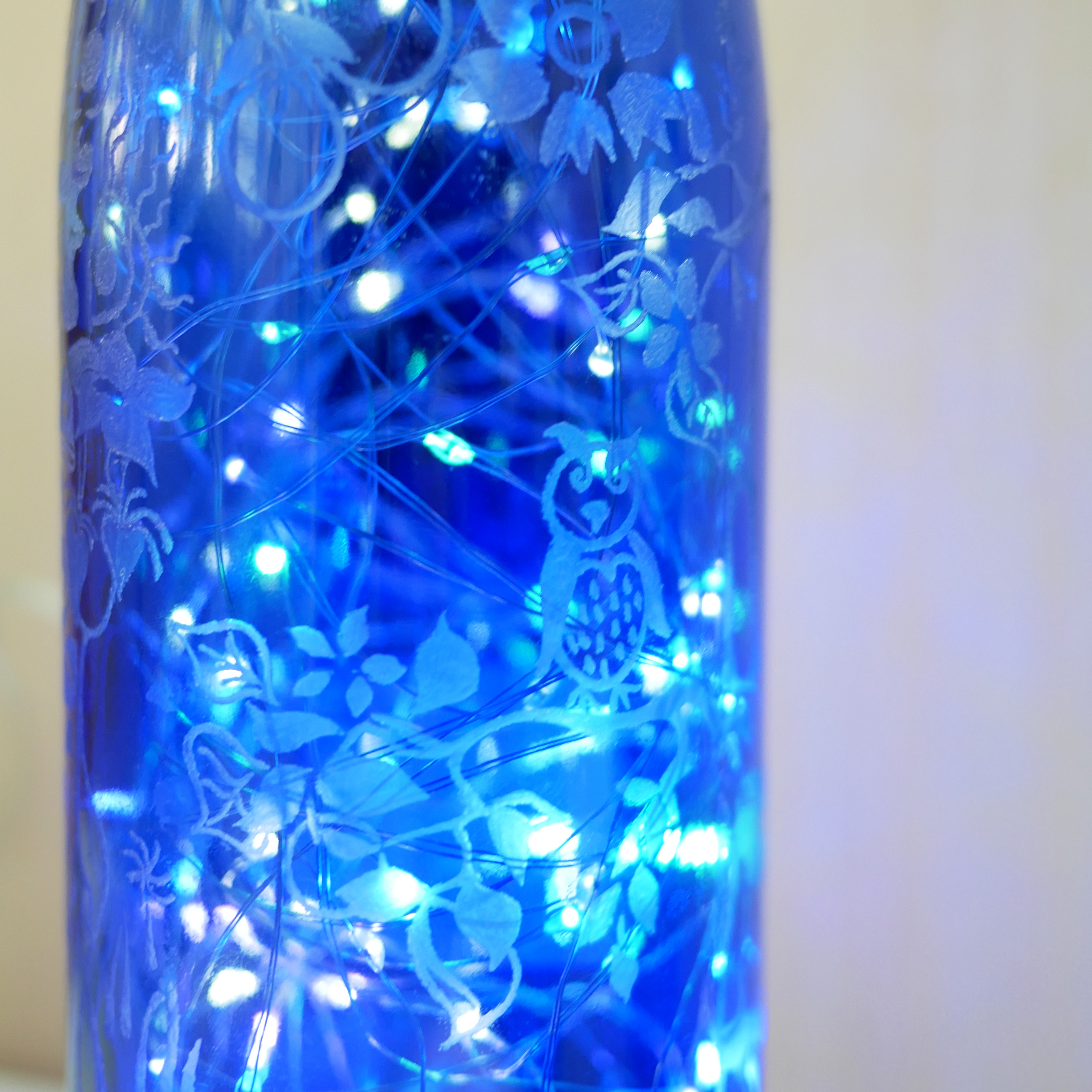 Joy Ko系列：貓頭鷹森林雕刻玻璃樽燈