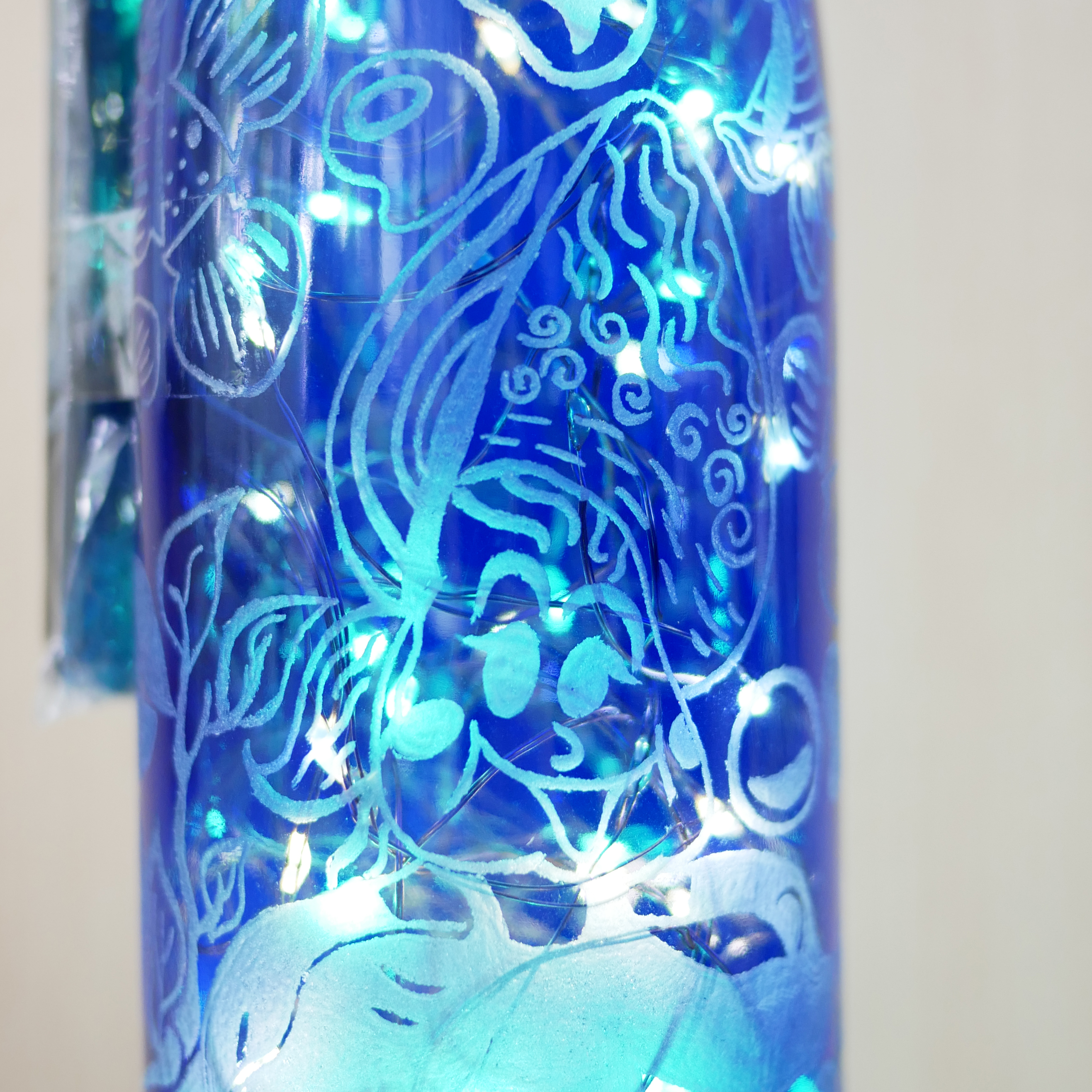 Joy Ko系列：生蠔家族雕刻玻璃樽燈