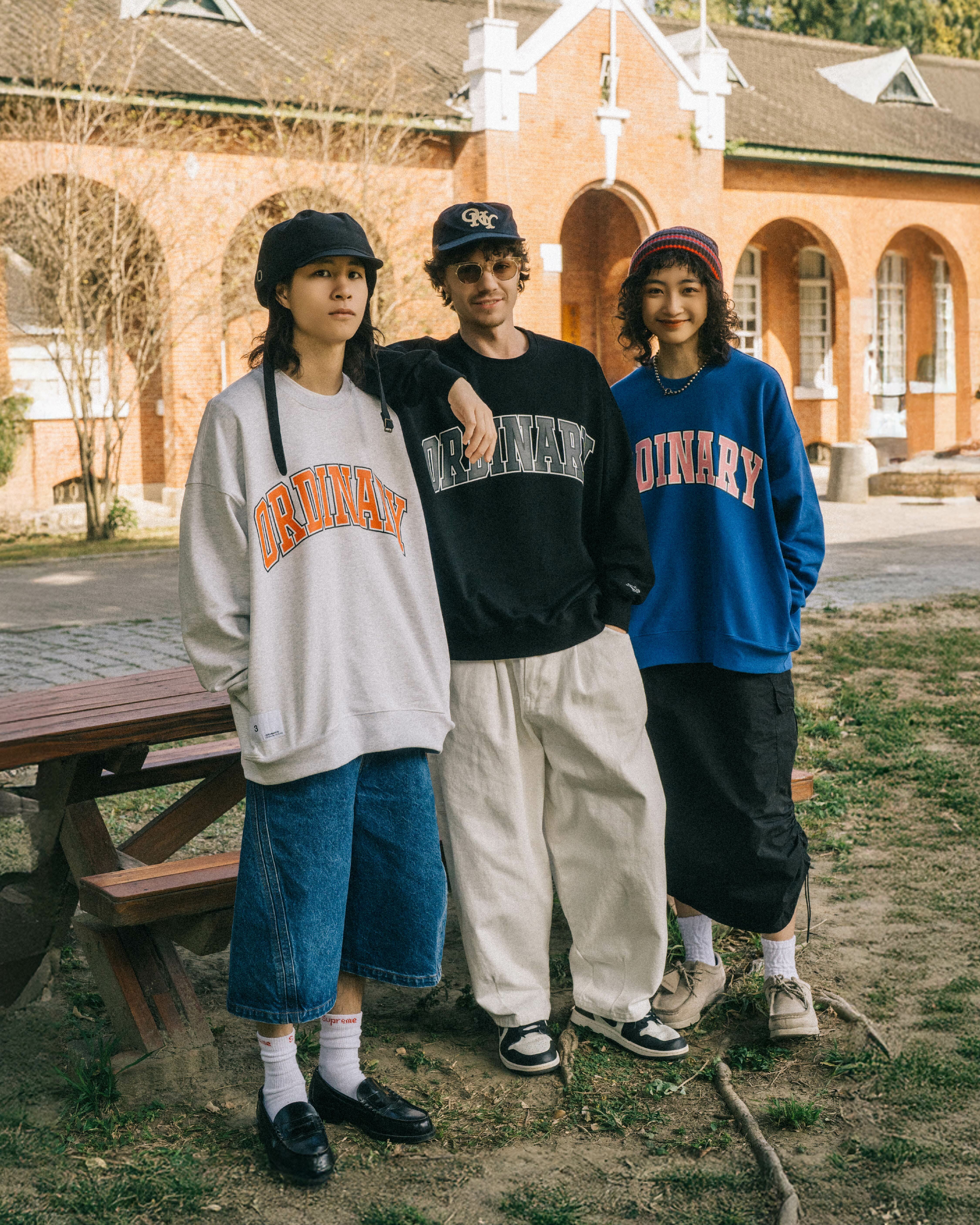 Ordinary 定番拱形字體大學Tee