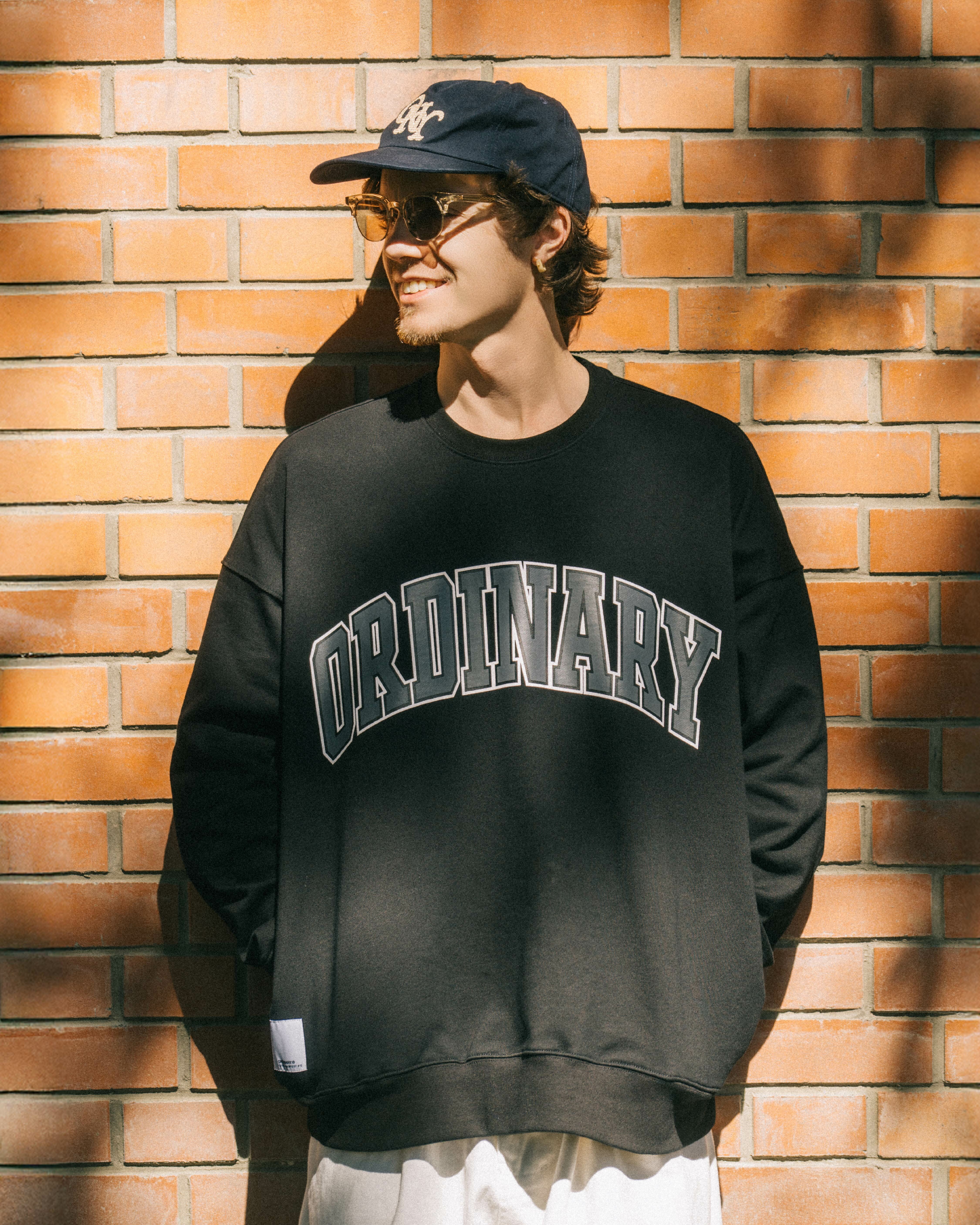 Ordinary 定番拱形字體大學Tee